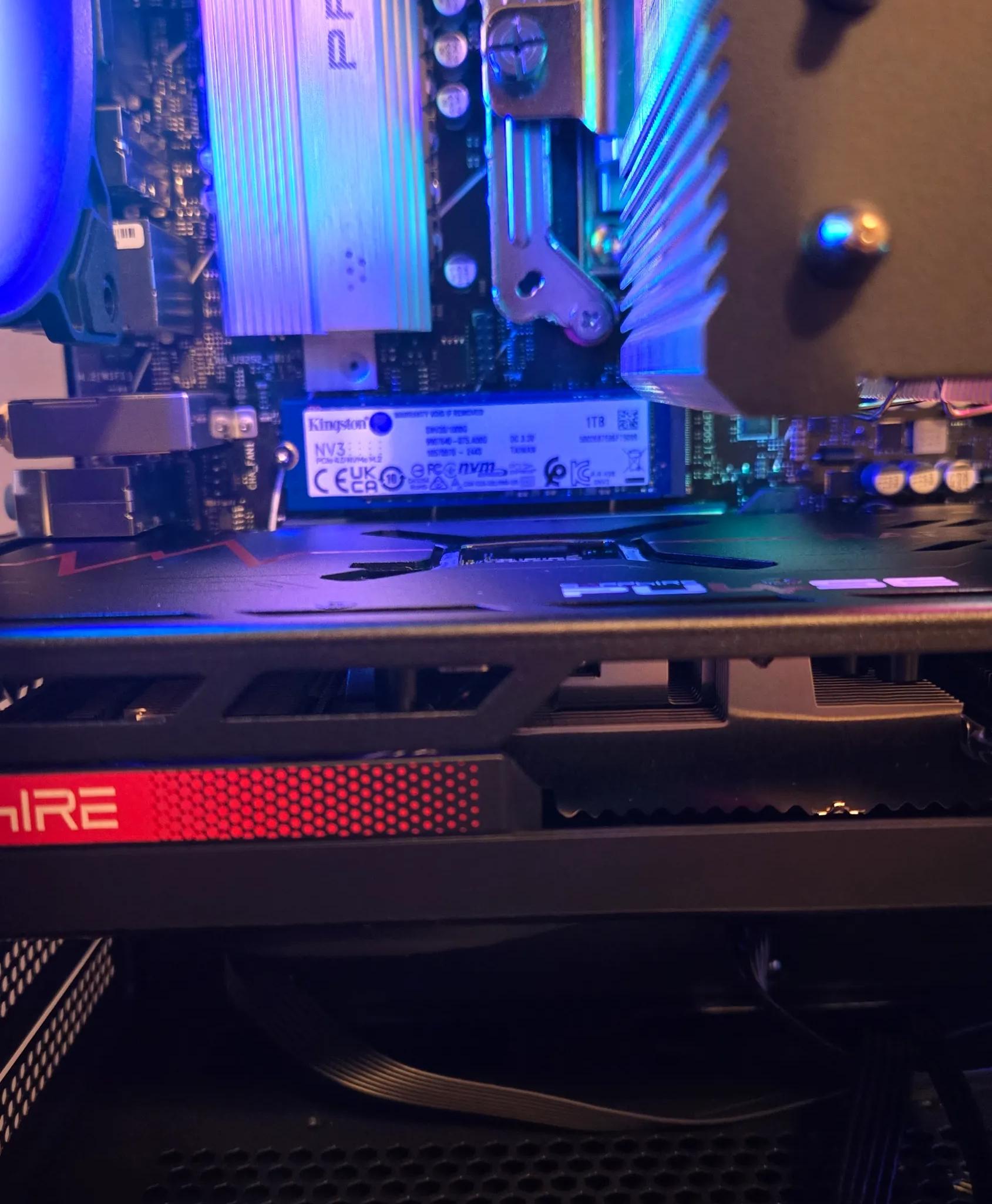 🧊 Ice Breaker 🧊 – Ryzen 5 8400F | RX 7600 | 32GB DDR5! 🎮