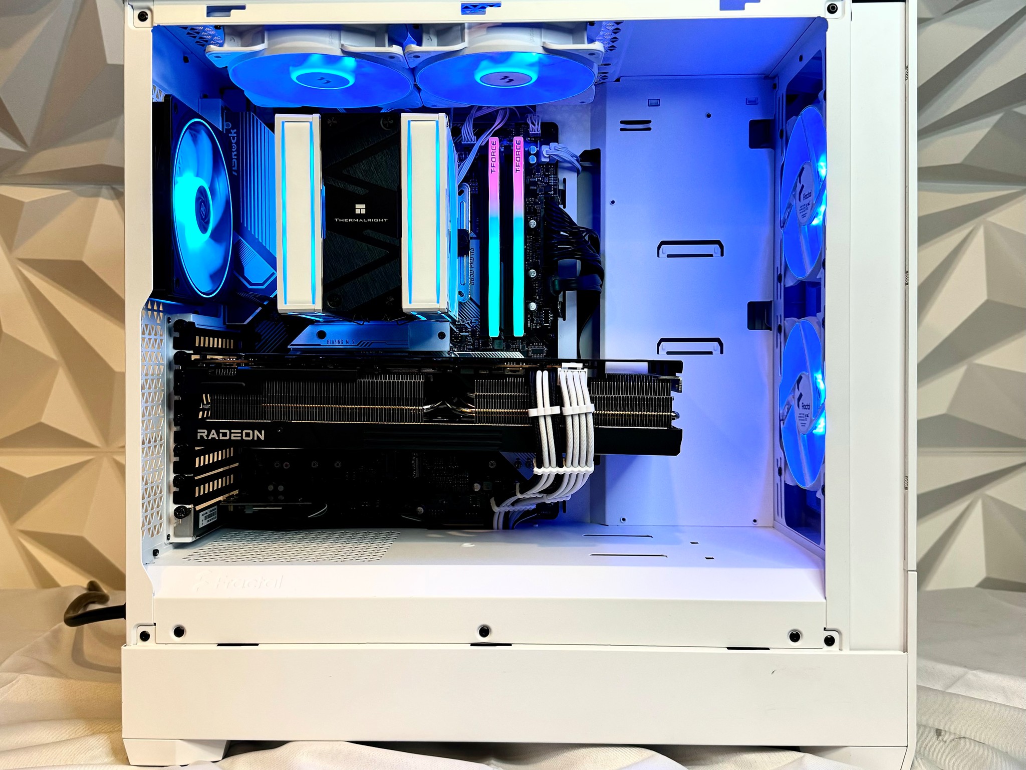 R7 7700, RX 7900XT, 32gb ram, 1 tb NVME, and WI-FI "Yin-Yang Bunny"