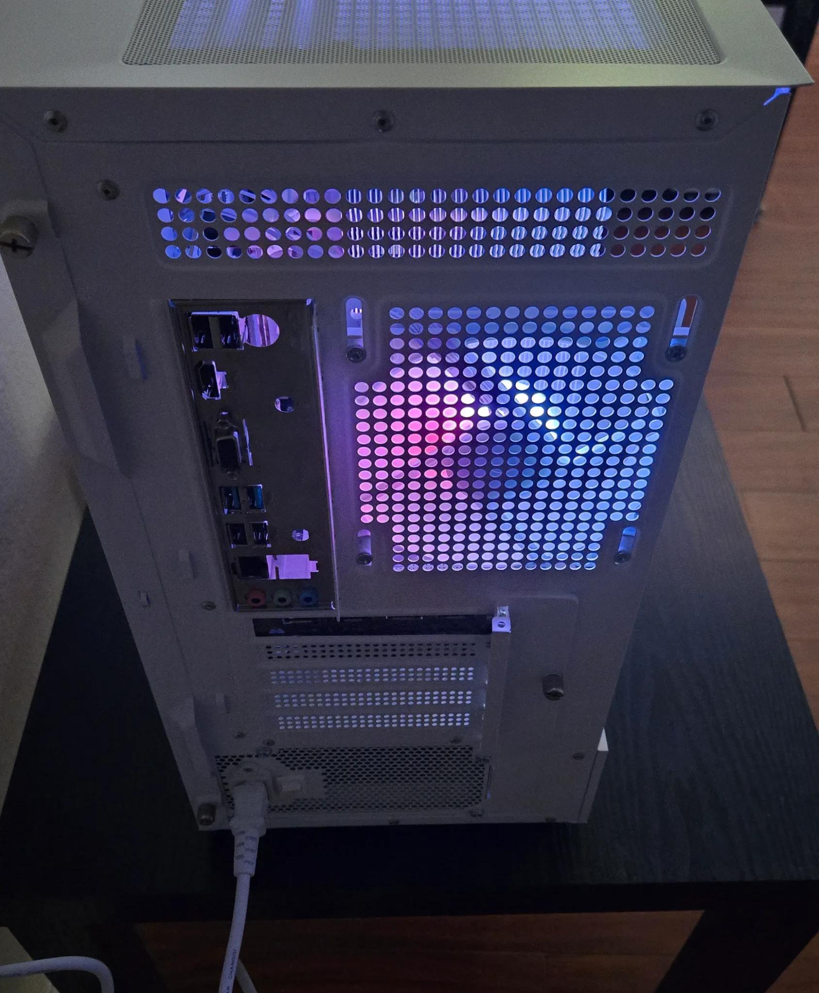 ❄️ SNOW WHITE ❄️ / RTX 3060TI / RYZEN 7 3700X / 32GB DDR4 / 1TB SSD