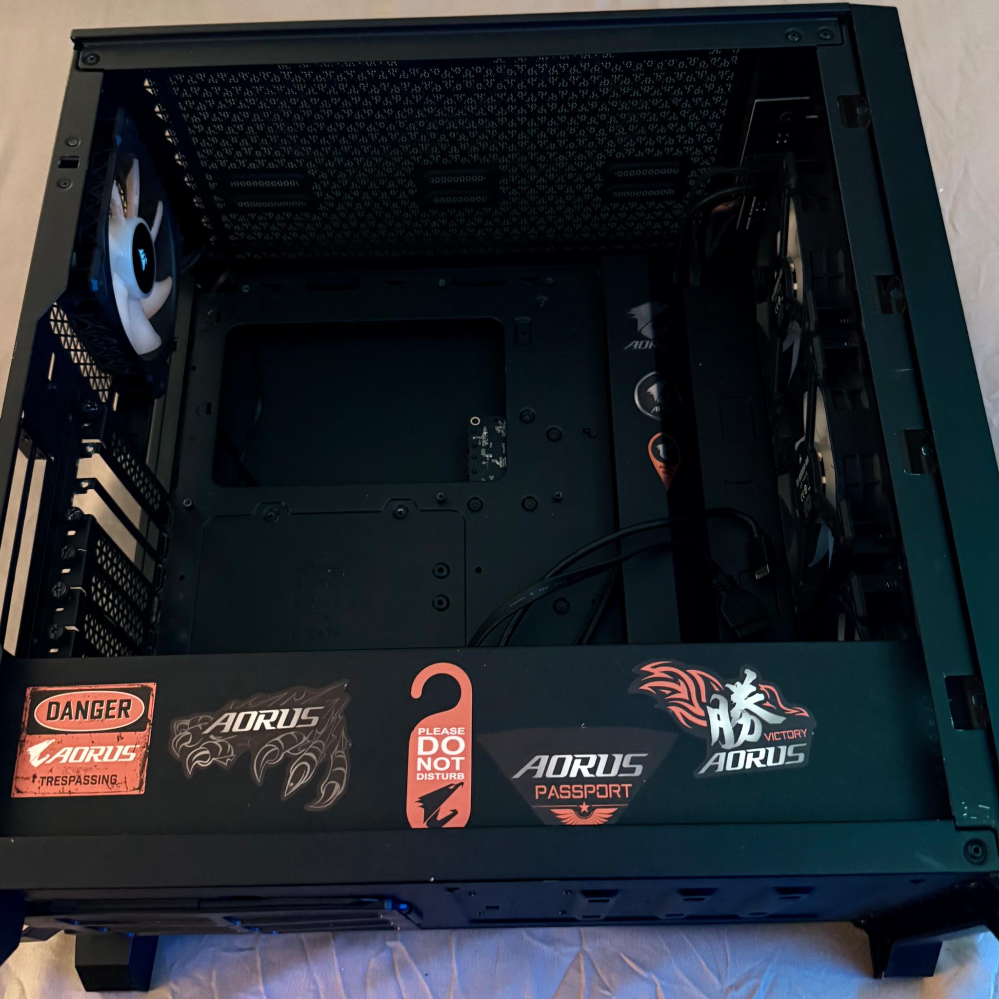 CORSAIR iCUE 4000X RGB w/ 4x pre-installed iCUE RGB Fans & Hub
