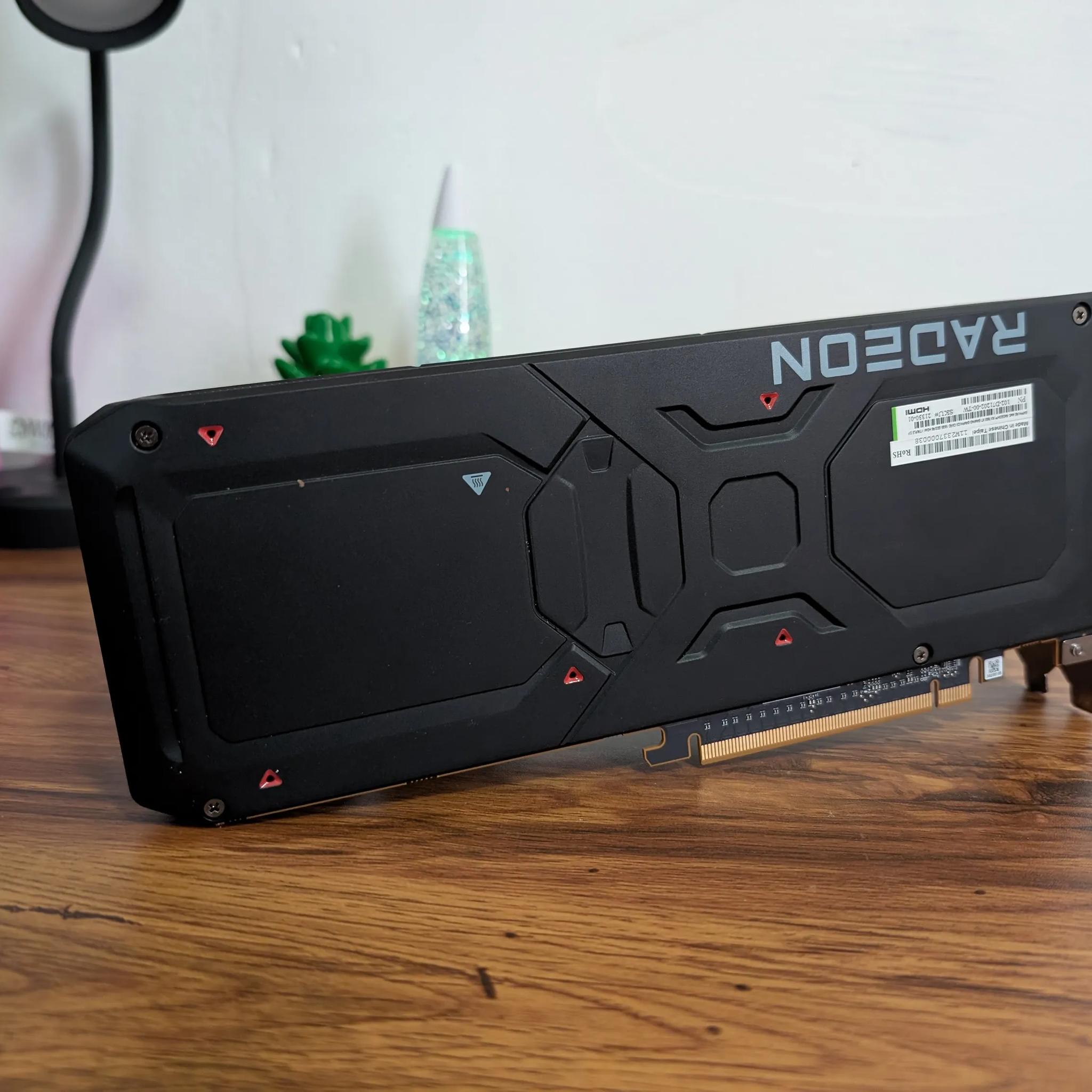 Sapphire Radeon RX 7800 XT (Reference Cooler)