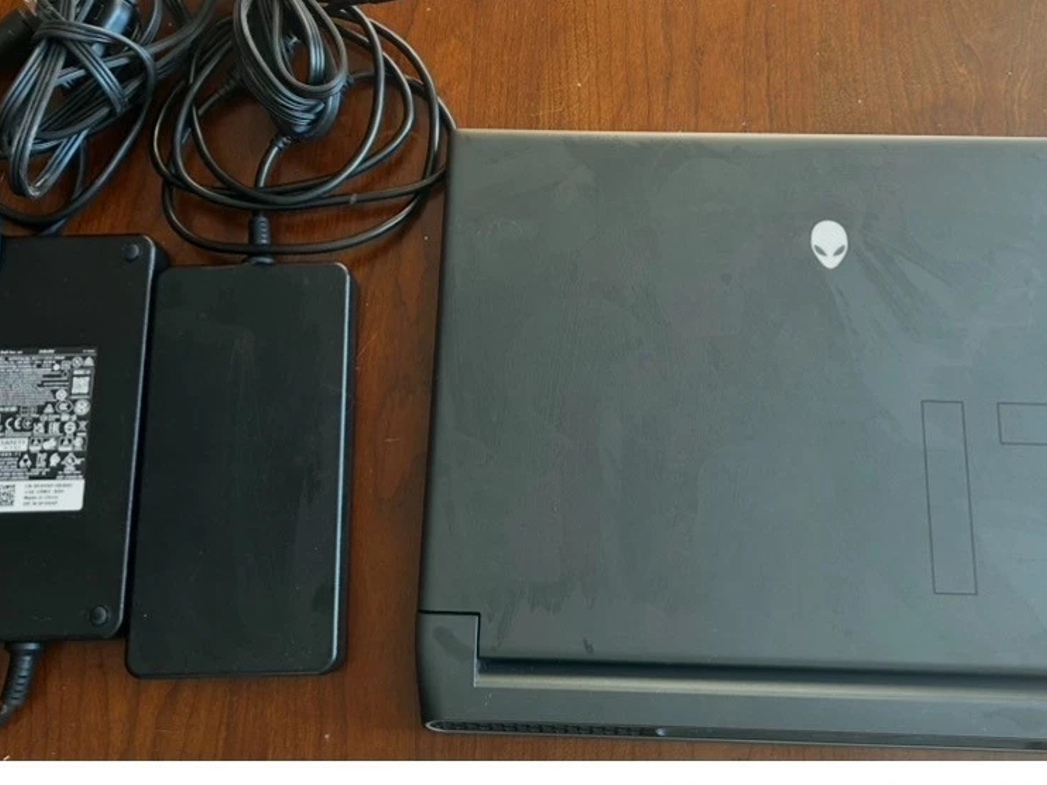 Alienware M17 R5 17.3'' (1TB SSD. AMD Ryzen 9 6900HX, 4.9GHz 32GB RAM) Laptop