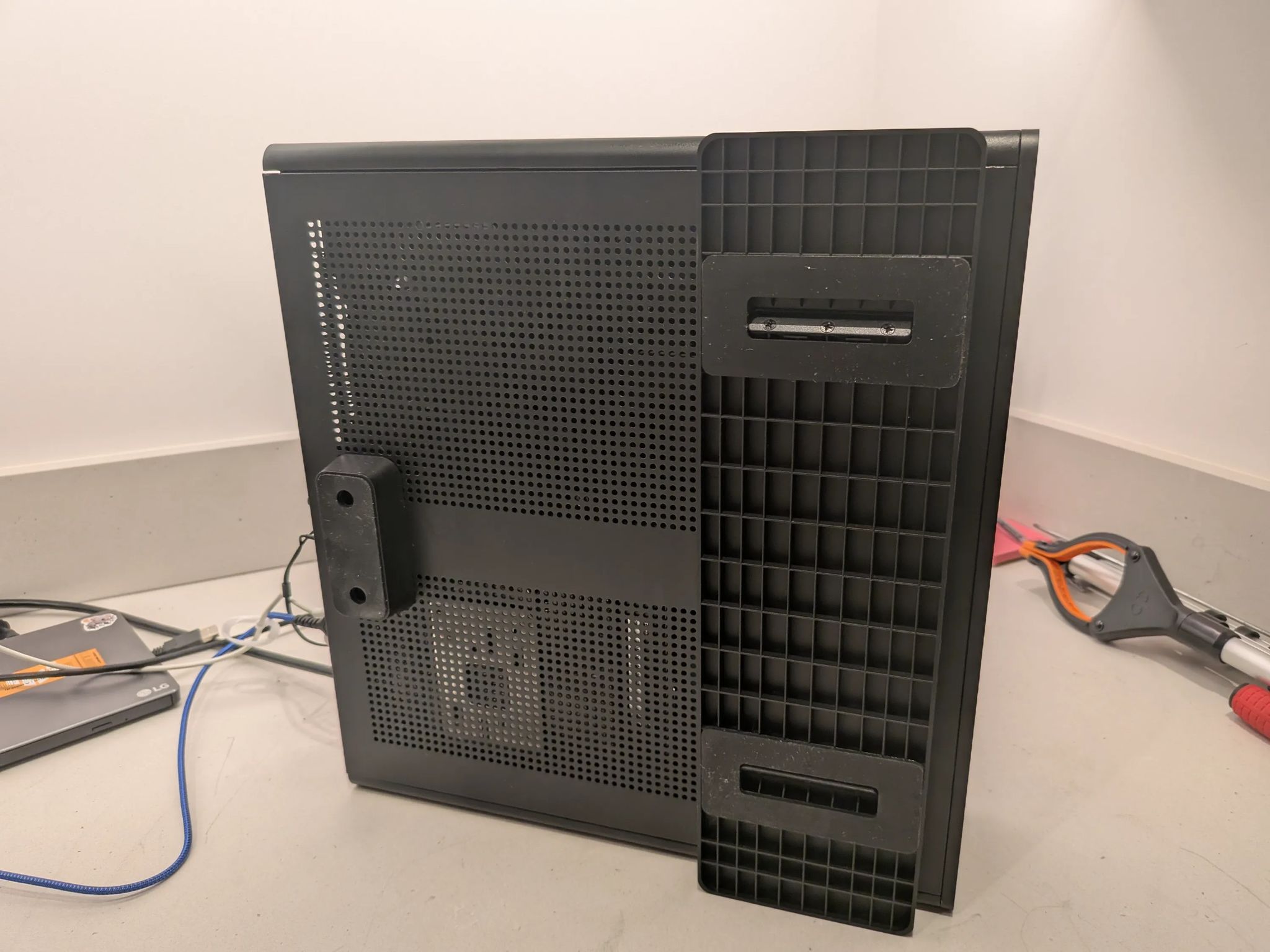 Black Ridge - RX 9060XT 16GB, Ryzen 5 7500F, 32 GB DDR5 RAM, 2 TB Gen 4 NVME