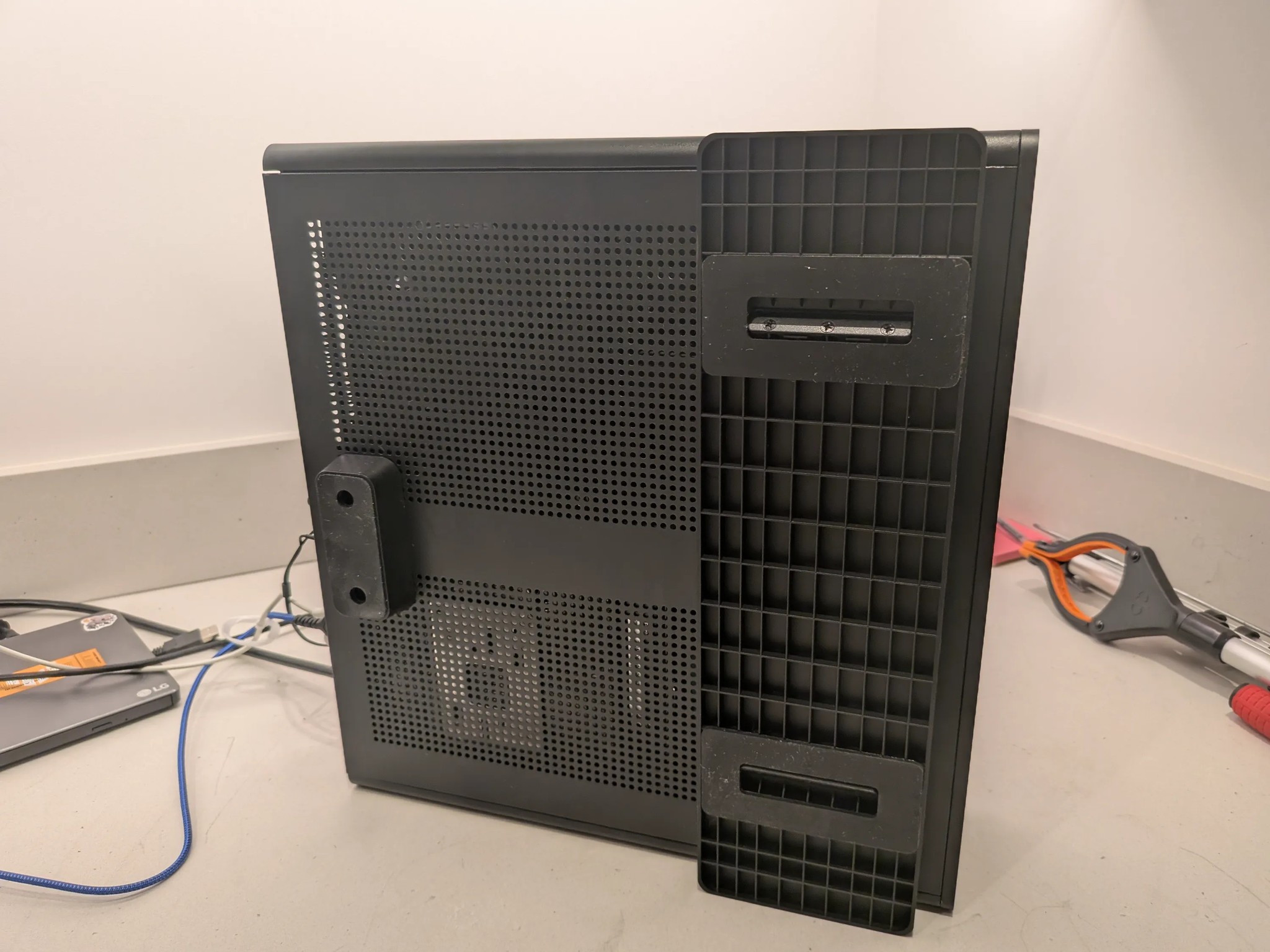 Black Ridge - RX 9060XT 16GB, Ryzen 5 7500F, 32 GB DDR5 RAM, 2 TB Gen 4 NVME