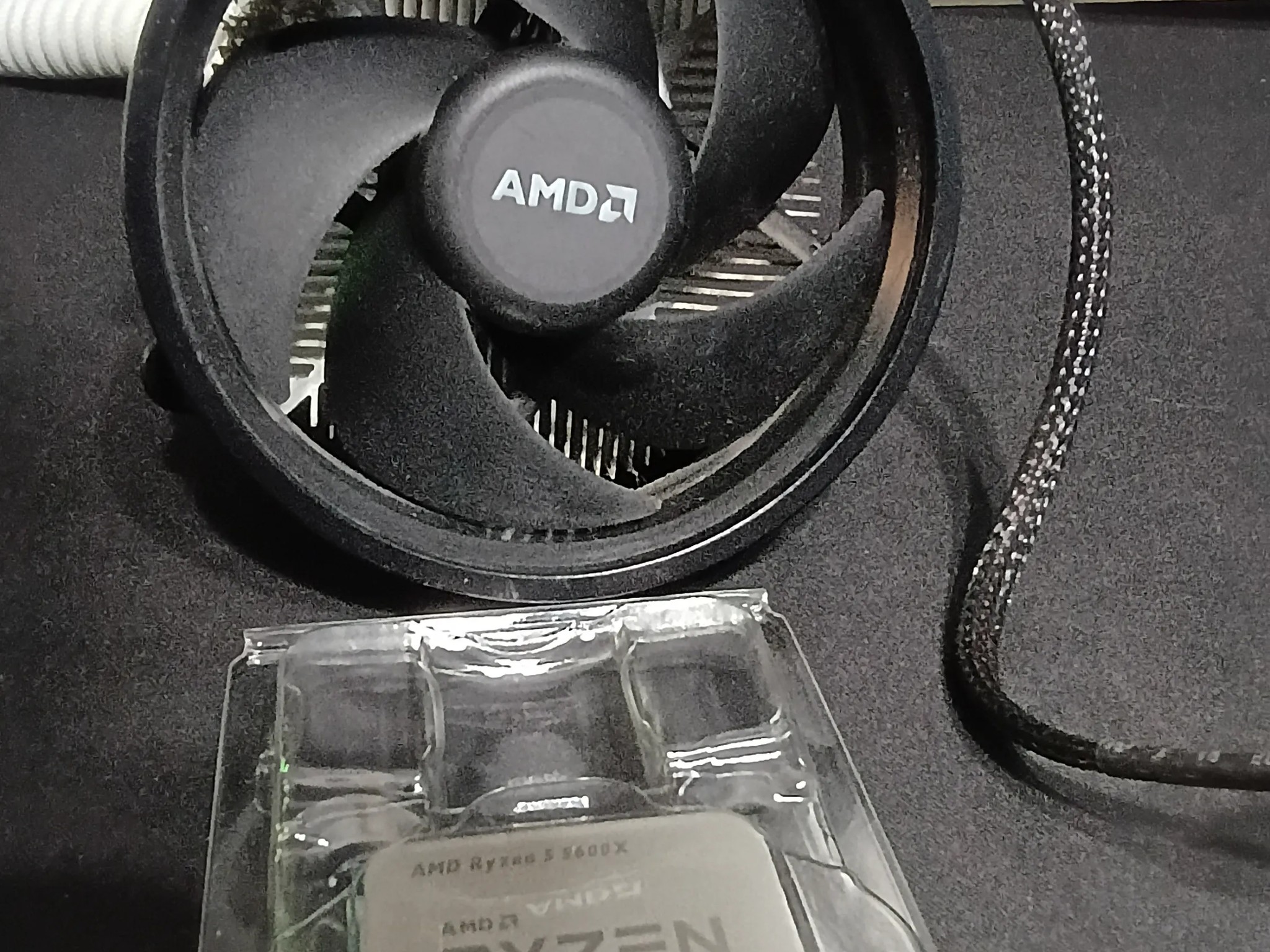 Ryzen 5 5600X w/ Wraith Cooler *READ DESCRIPTION*