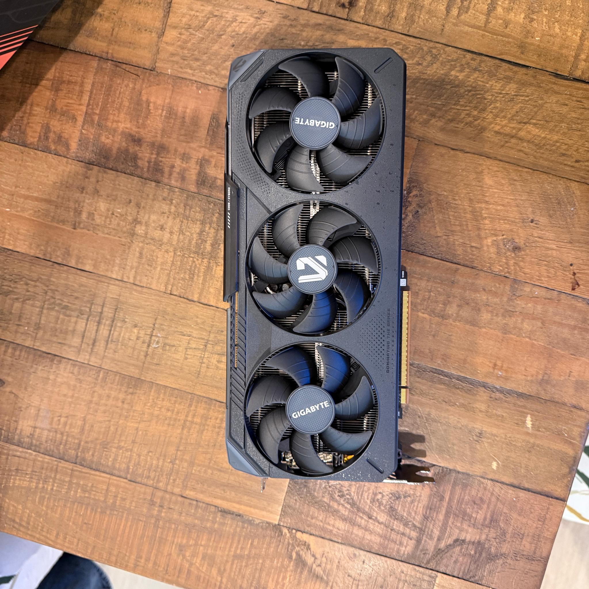 GIGABYTE RX 9070 XT GAMING OC 16G