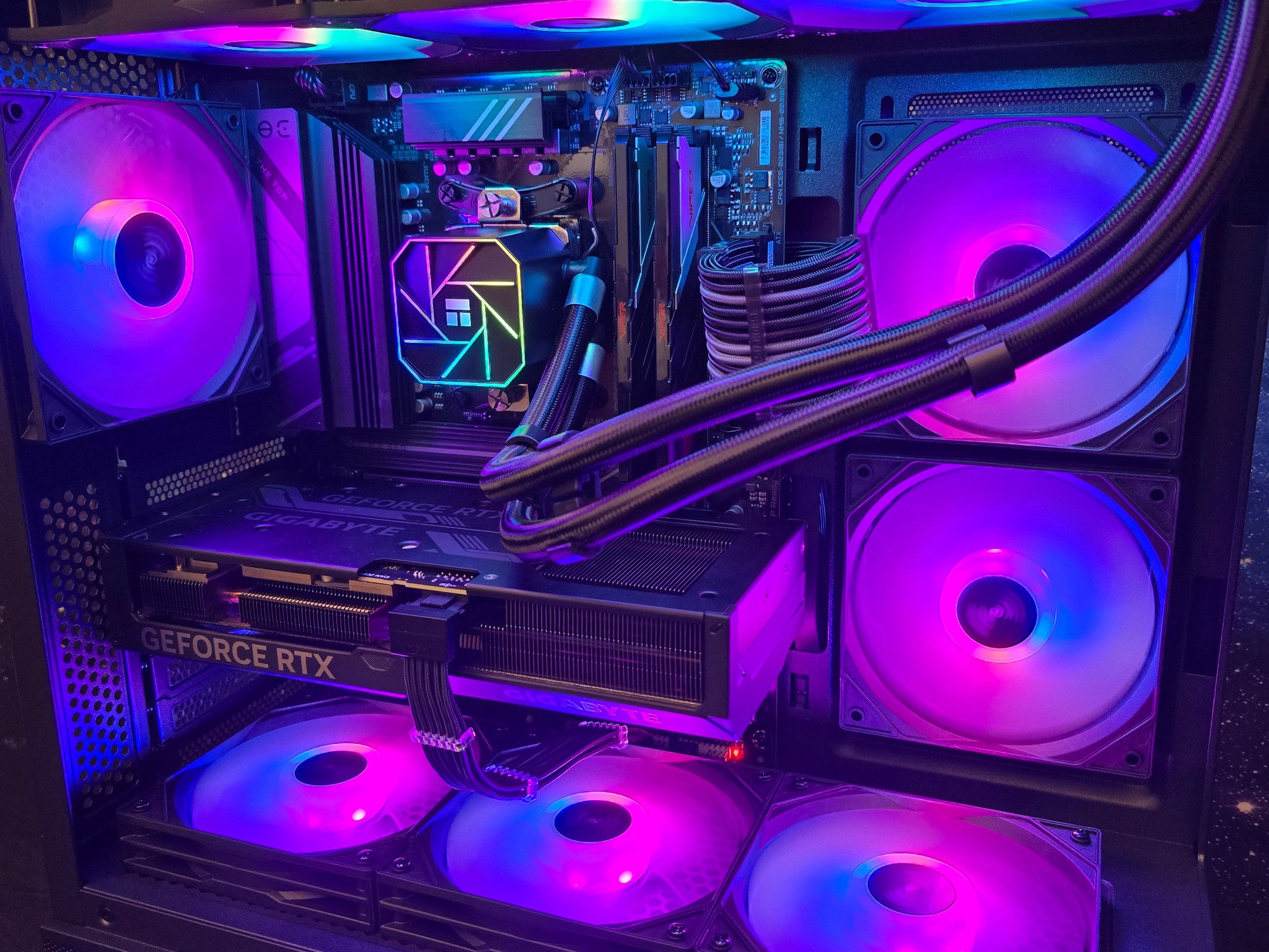 🚀 HIGH END CUSTOM AM5 PC | RTX 4070 SUPER 12GB | RYZEN 7 7800X3D | 2TB SSD | 32GB DDR5 6000MHZ 🚀