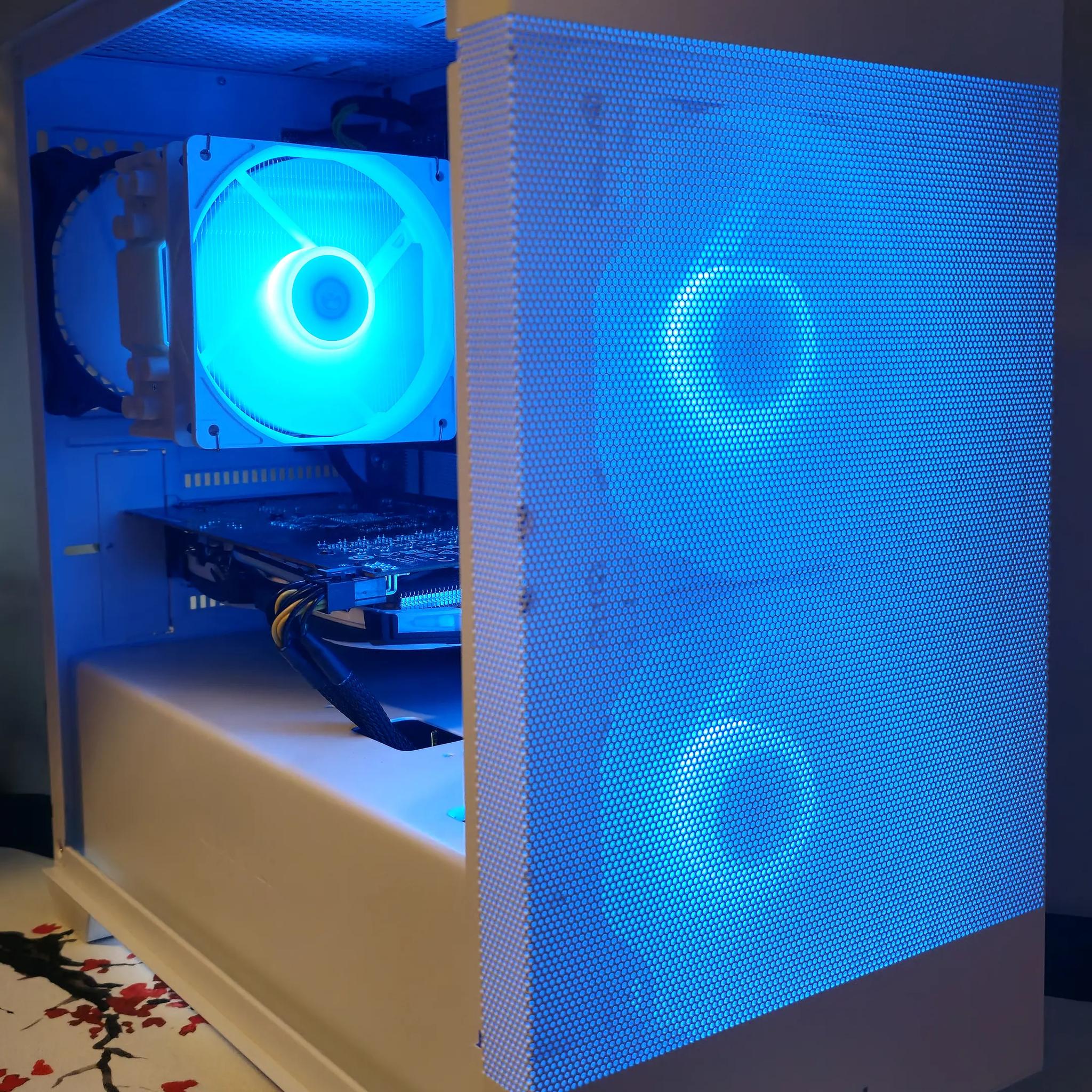 Frosty Mini Mesh Ryzen 5 5600X / 16GB DDR4/1TB SSD / RX6600 8GB