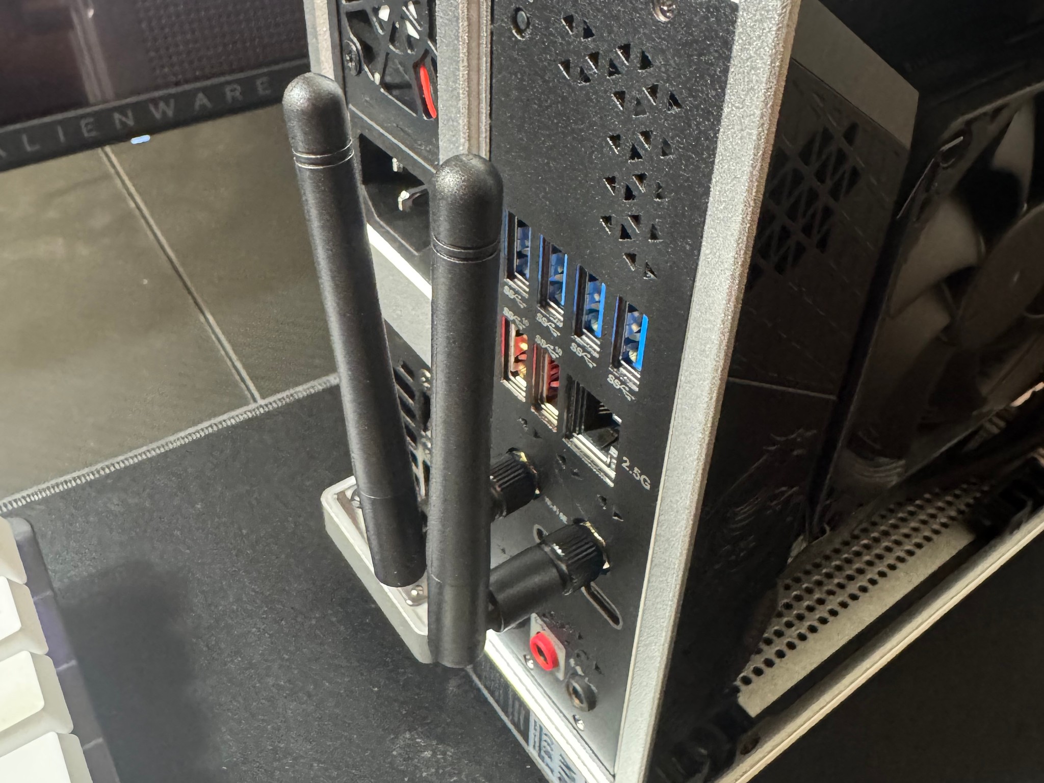 Jonsbo NV10 SFF Gaming PC