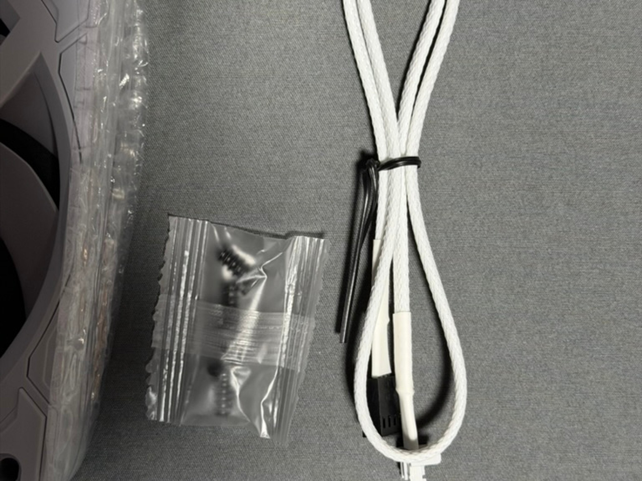 UNI FAN Lian Li P28 Single Pack - White (UF-P28120-1W) Gently Used