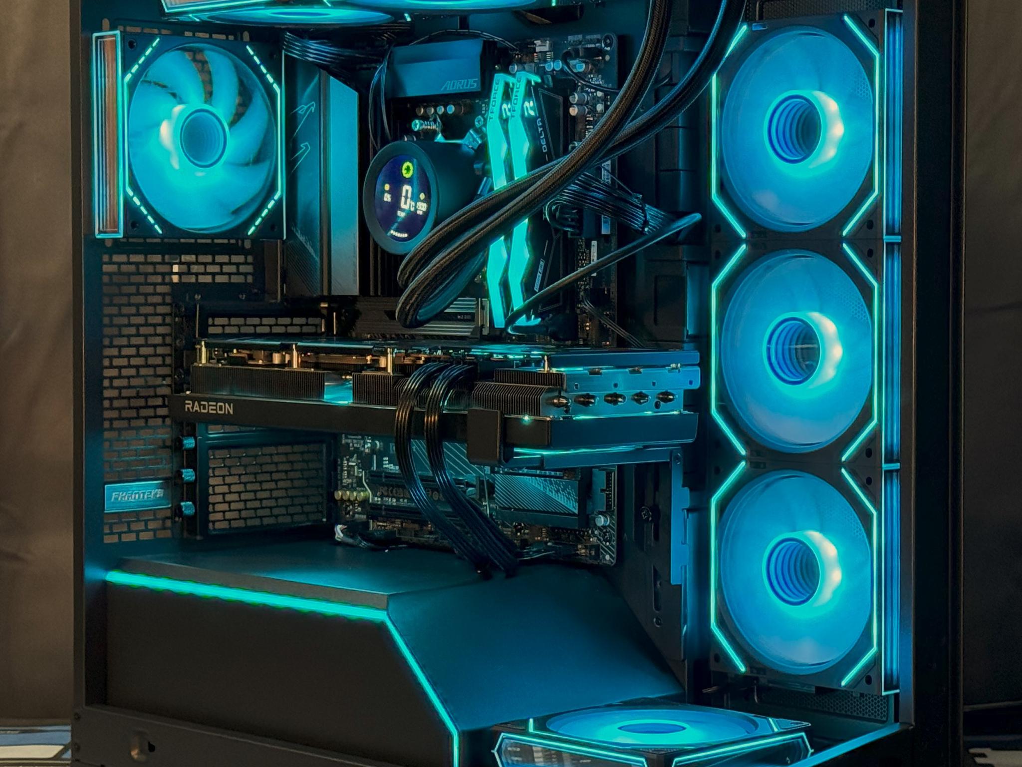 Blue Beetle|Ryzen 7 7700X|RX 7900GRE|32GB RAM|4TB SSD
