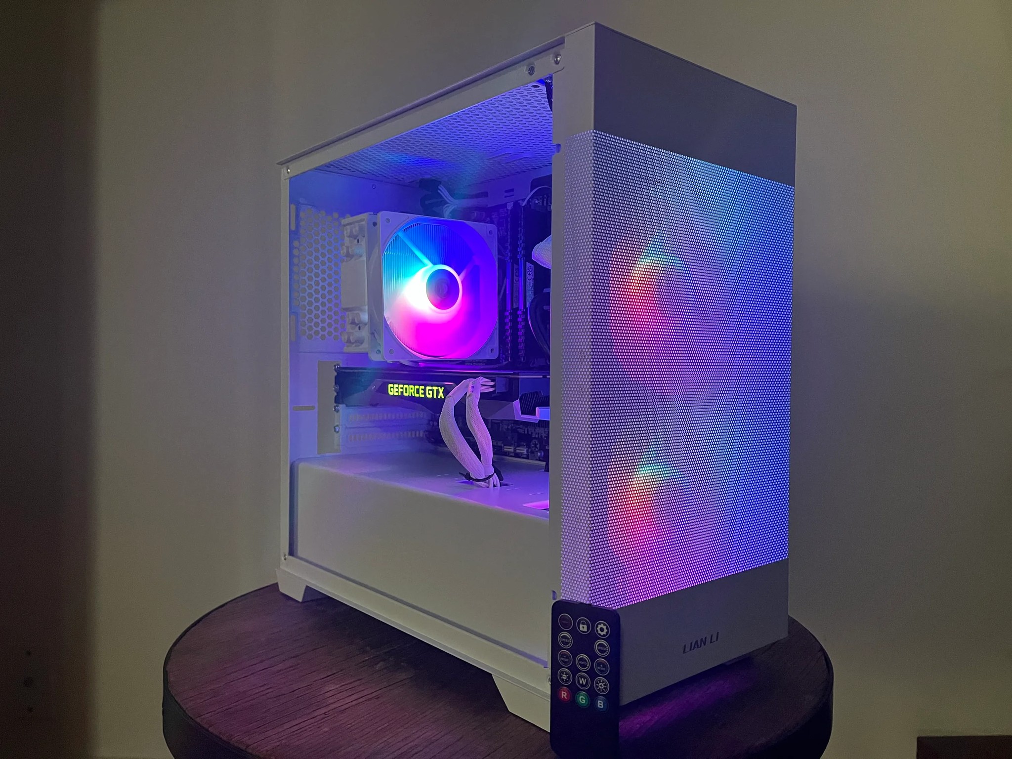 Budget RGB White Gaming PC | GTX 1070 | Intel I5 | 16gb Ram | 2TB HD + SSD | Custom ARGB