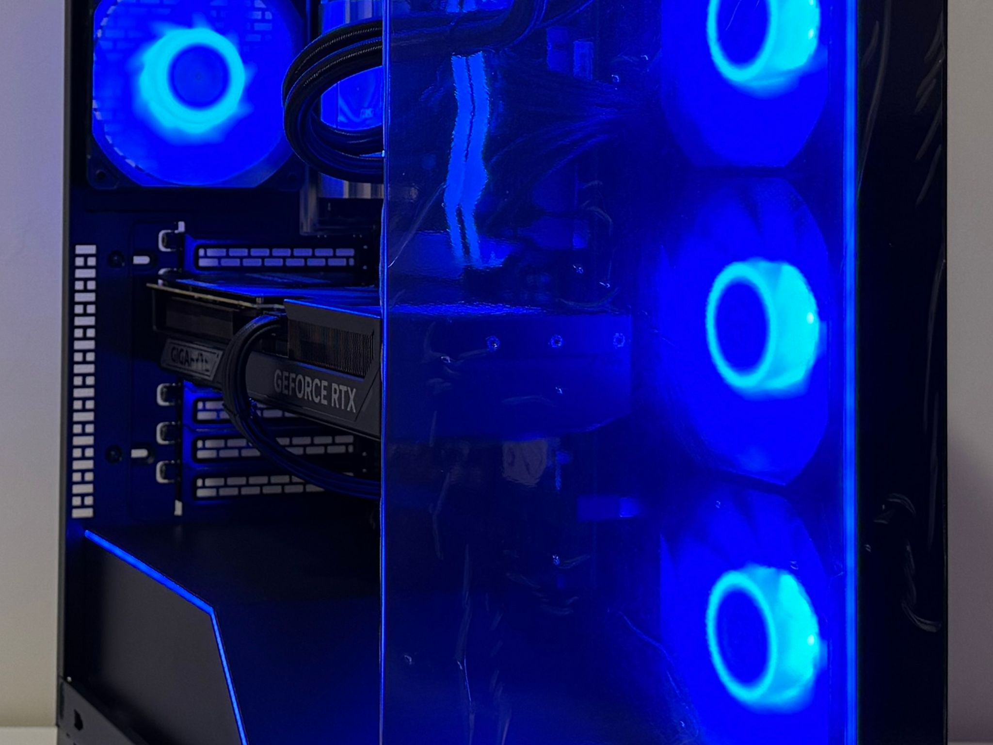 AMD Ryzen 7 7800X3D GeForce RTX 5070 Ti 32GB DDR5 RAM 1TB Gen5 NVMe SSD NZXT 850W Gold Gaming PC