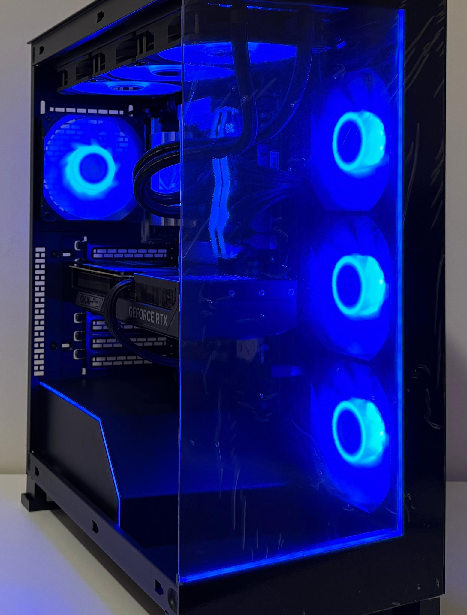 AMD Ryzen 7 7800X3D GeForce RTX 5070 Ti 32GB DDR5 RAM 1TB Gen5 NVMe SSD NZXT 850W Gold Gaming PC
