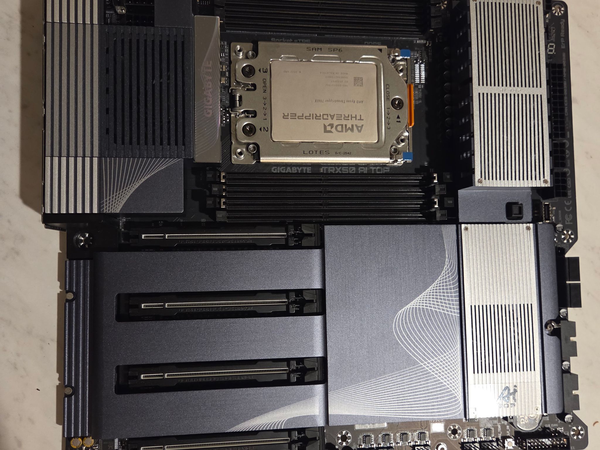 AMD Threadripper 7960X (24C/48T) + Gigabyte TRX50 AI TOP - CPU/Mobo Combo