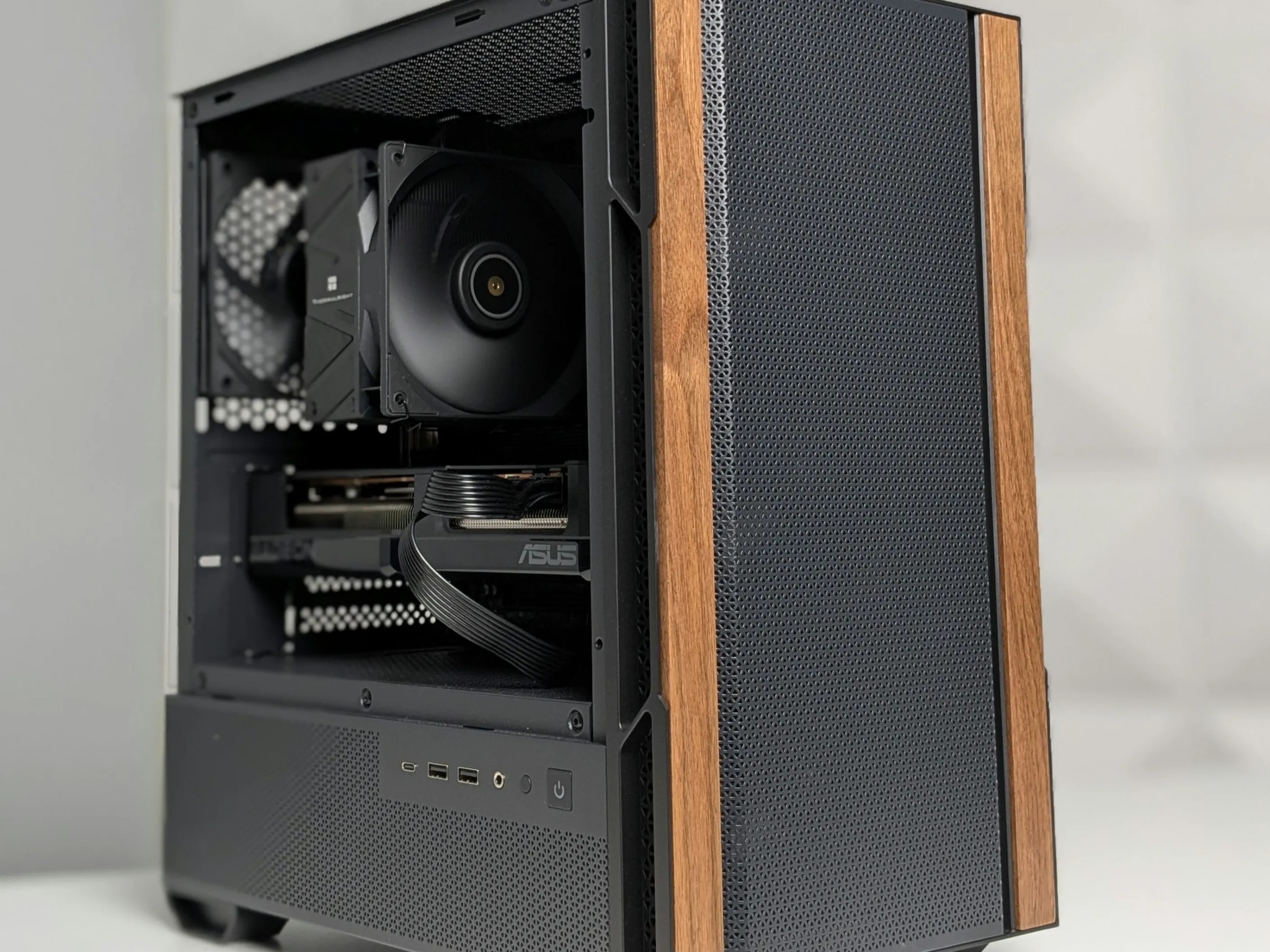 Mid Range Gaming PC - Ryzen 5 7500F - RX 7800 XT