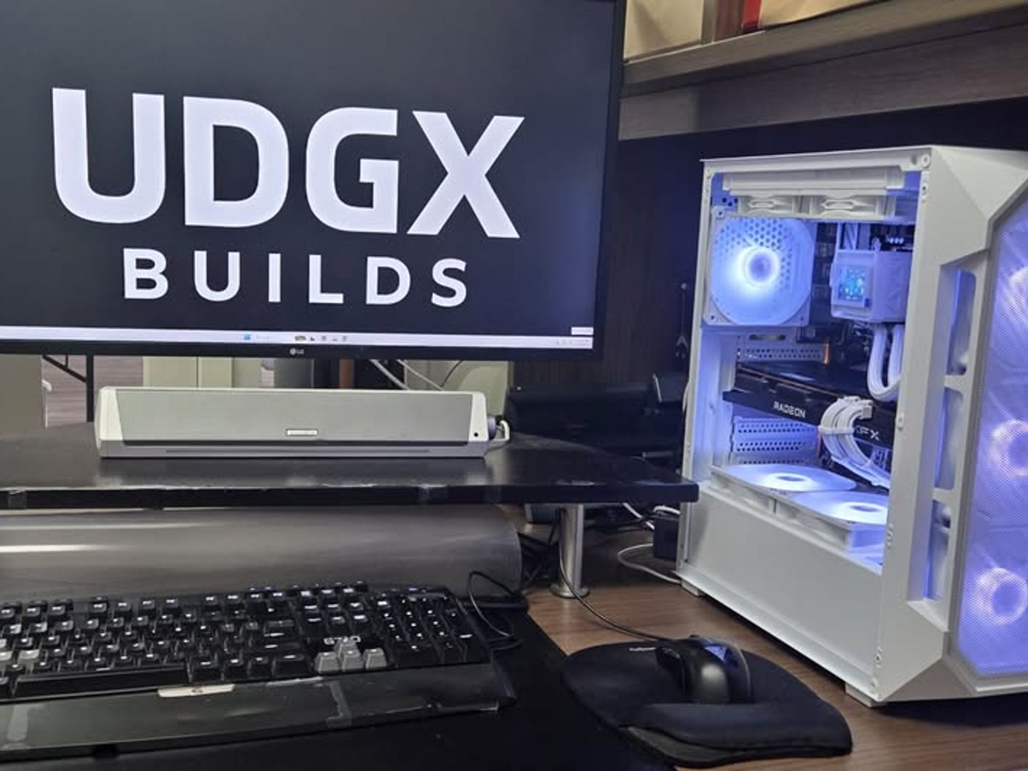 UDGX White Starfall ◐ Edition — Radeon RX 6700 10GB — 1440p Gaming PC