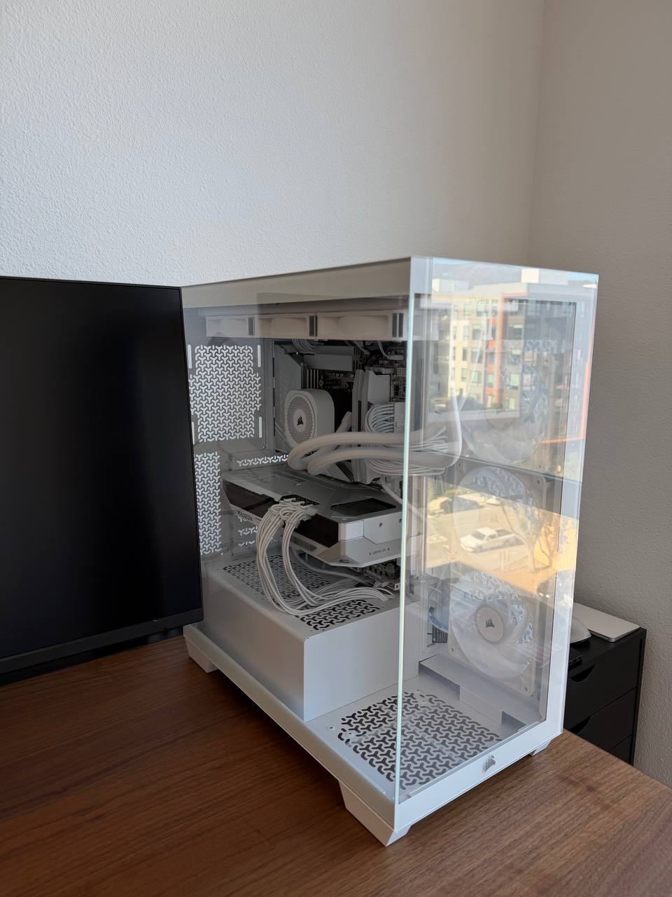 High-End Gaming PC - AMD Ryzen 7 9800X3D / AMD RX 9070 XT / 32GB DDR5 RAM