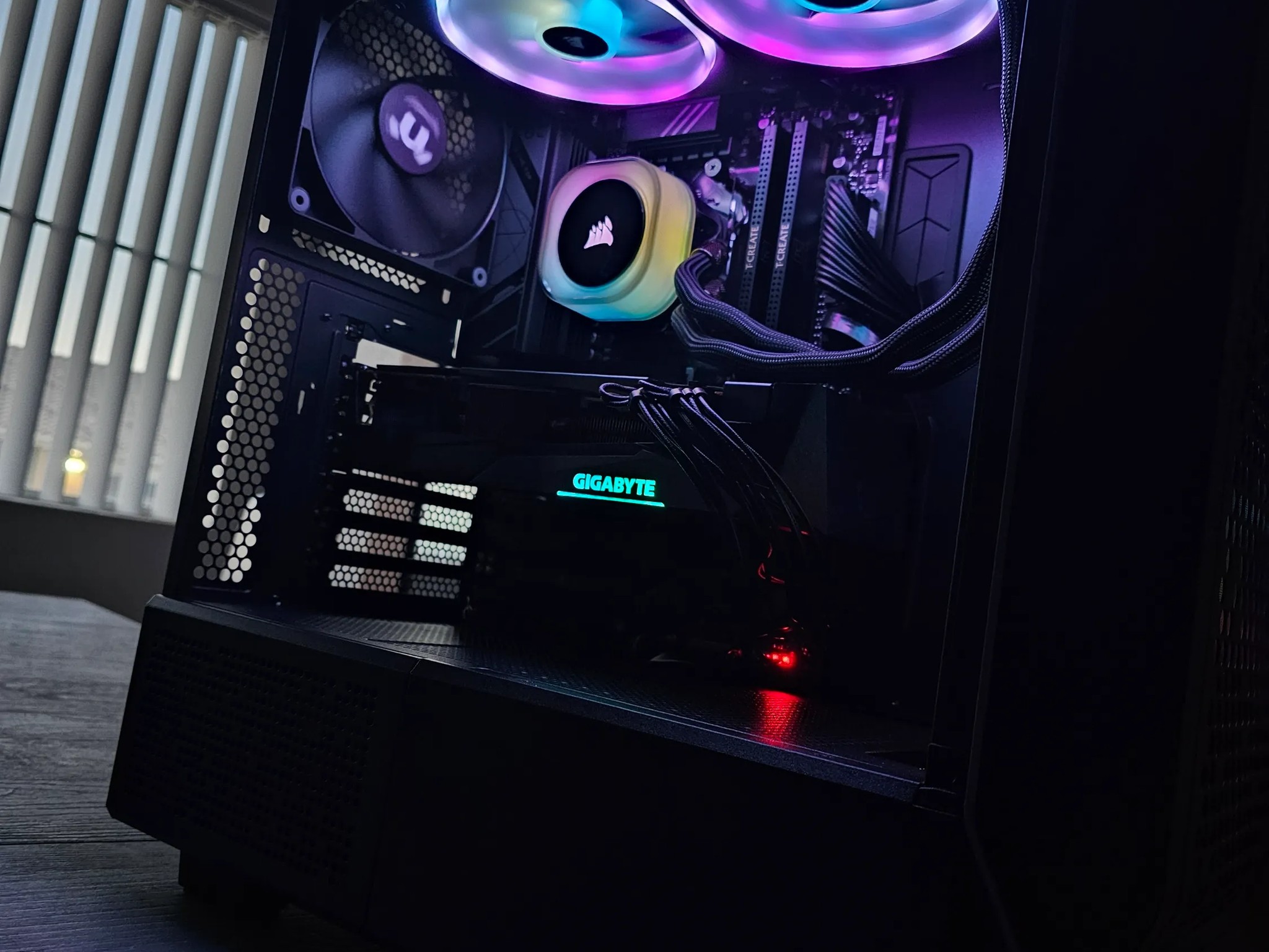 Black Swan R2 AMD: 7700/AMD 6800/32GB RAM/ Ultimate 1080P/1440P Gaming PC