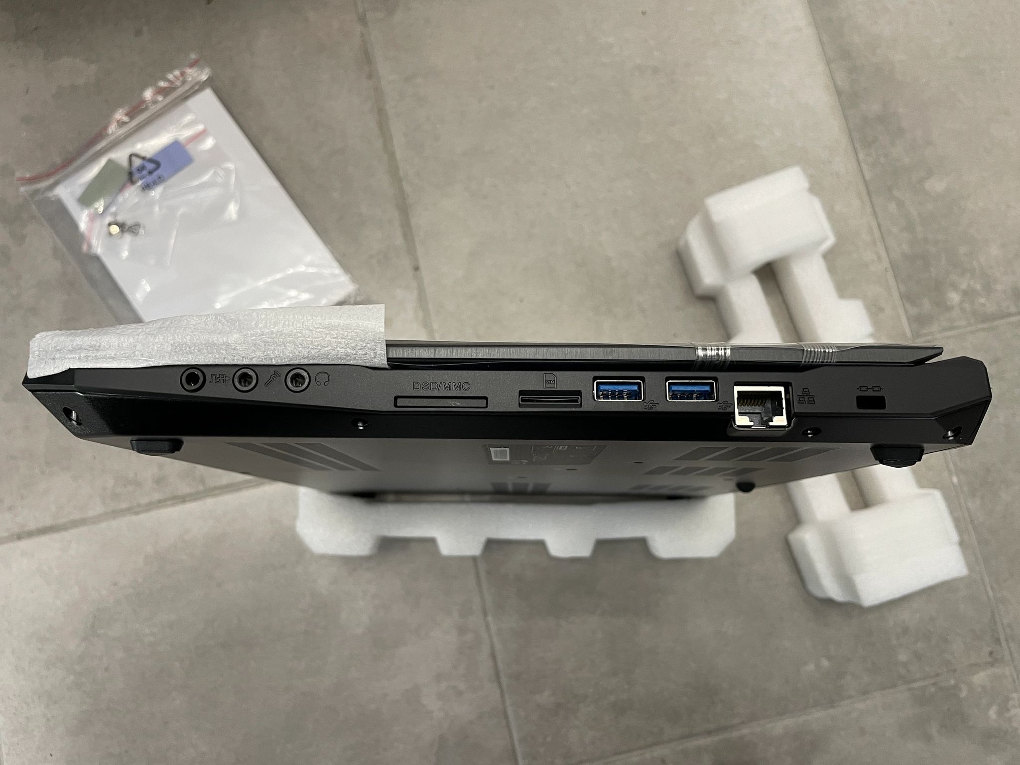 Clevo 15.6" P650RA + i7 6700HQ + GTX 965m + 1080p 60HZ