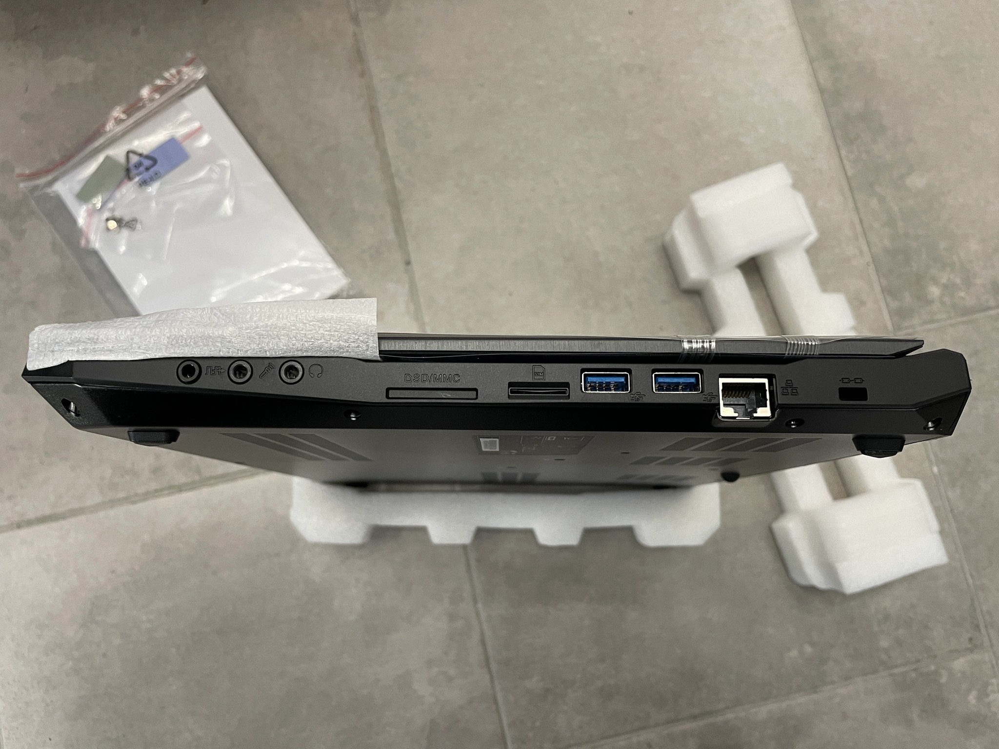 Clevo 15.6" P650RA + i7 6700HQ + GTX 965m + 1080p 60HZ