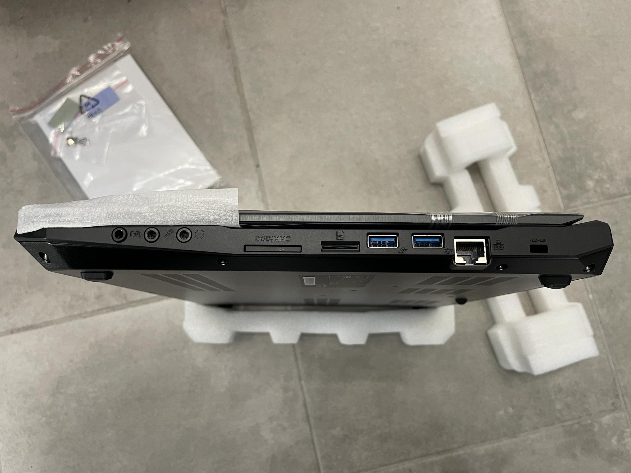 Clevo 15.6" P650RA + i7 6700HQ + GTX 965m + 1080p 60HZ