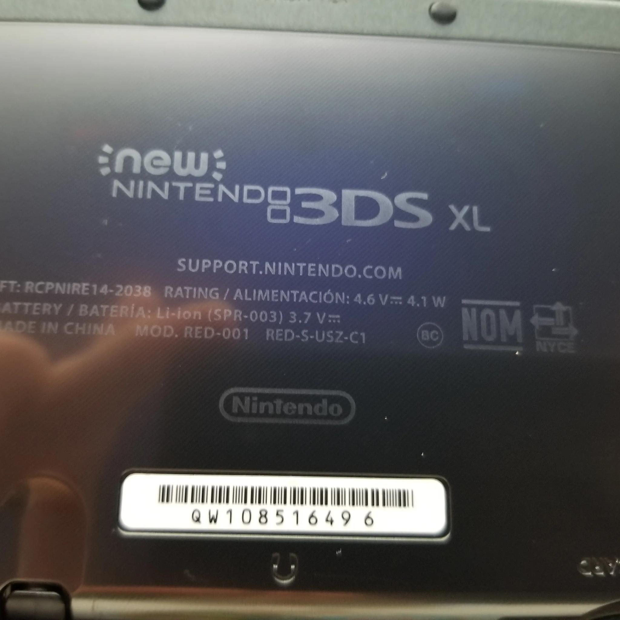 Fully Modded Nintendo New 3DS XL 4GB Handheld Gaming System W carrying case and 200 games installed.