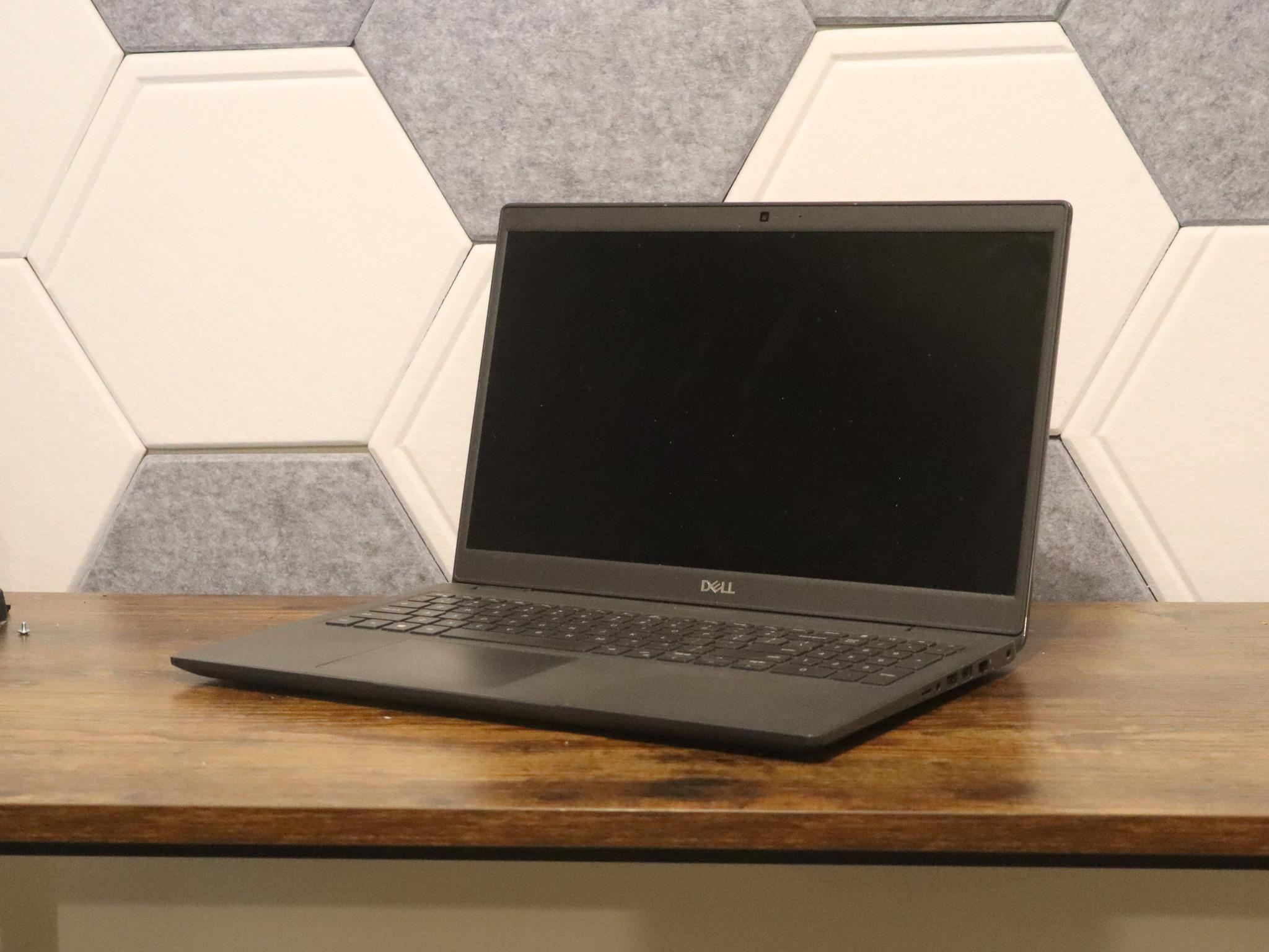 Dell Latitude 3510 i5 10th gen 256Gb webcam  windows 11 & Charger