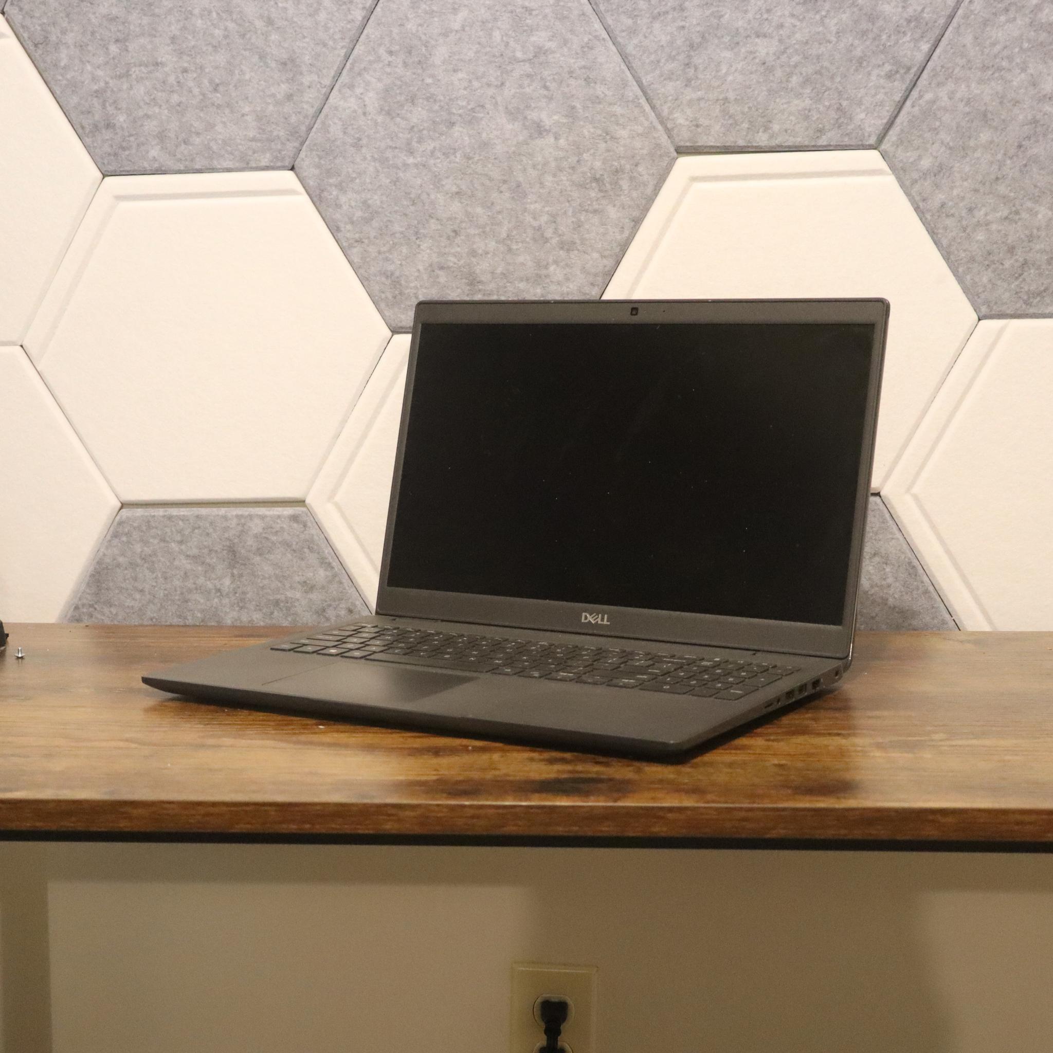 Dell Latitude 3510 i5 10th gen 256Gb webcam  windows 11 & Charger