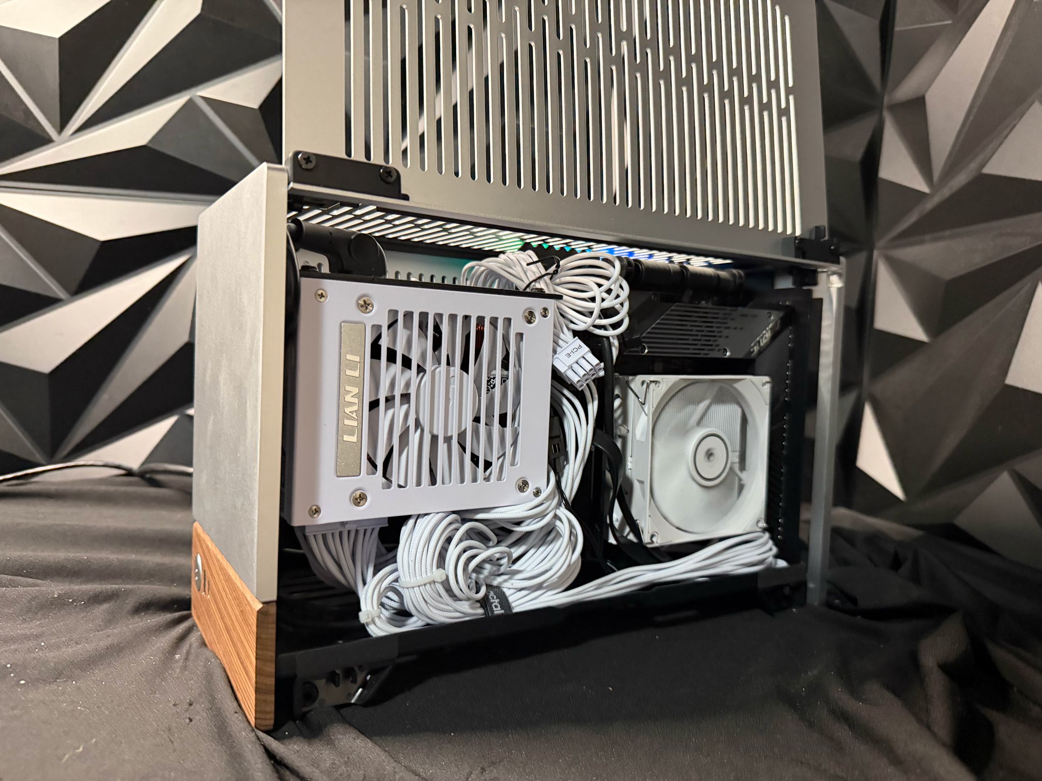 💿🔥 SILVER BULLET 🔥💿 Ryzen 7 7700X| RX 9070 XT| 32 GB DDR5| 2 TB NVMe| 850W PSU