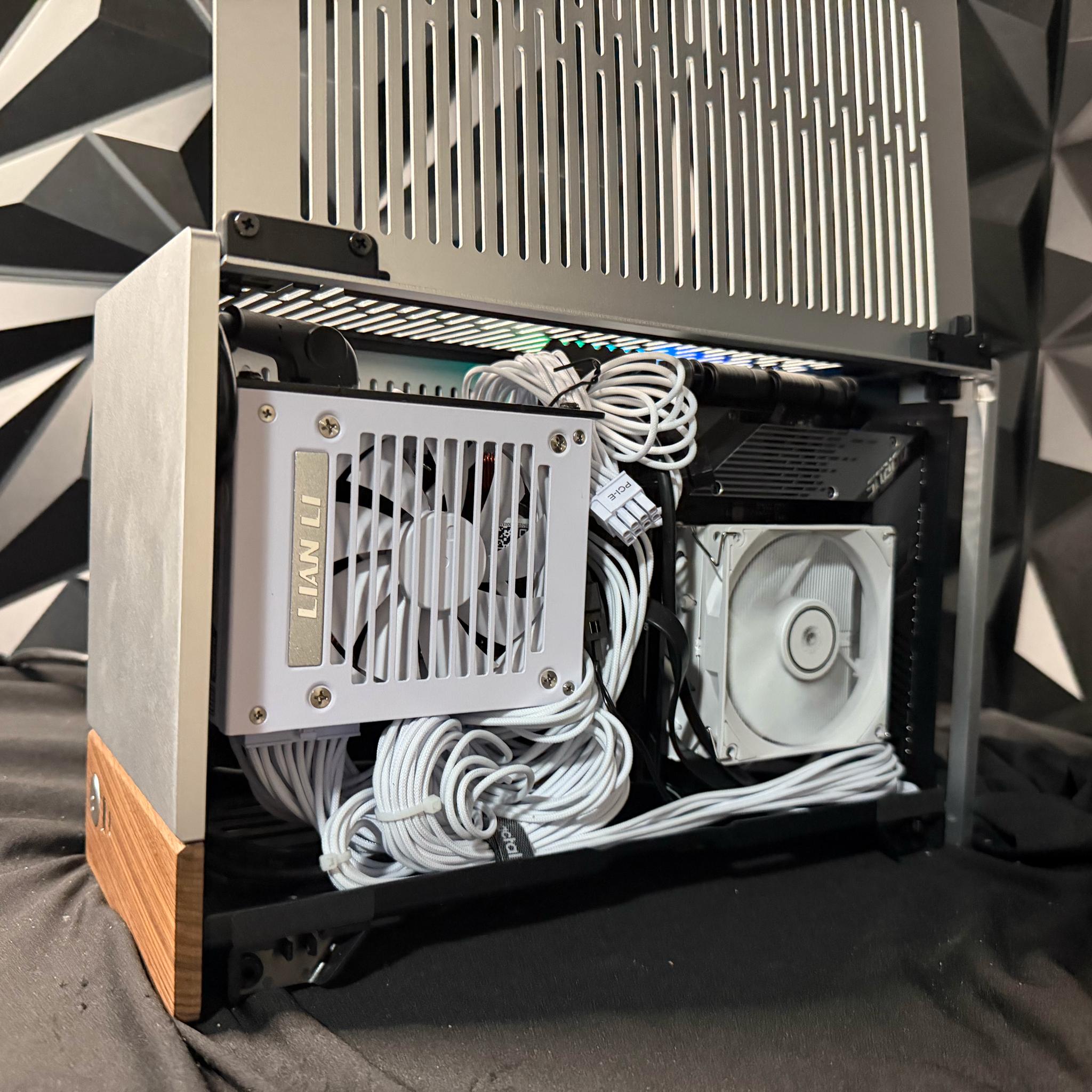 💿🔥 SILVER BULLET 🔥💿 Ryzen 7 7700X| RX 9070 XT| 32 GB DDR5| 2 TB NVMe| 850W PSU