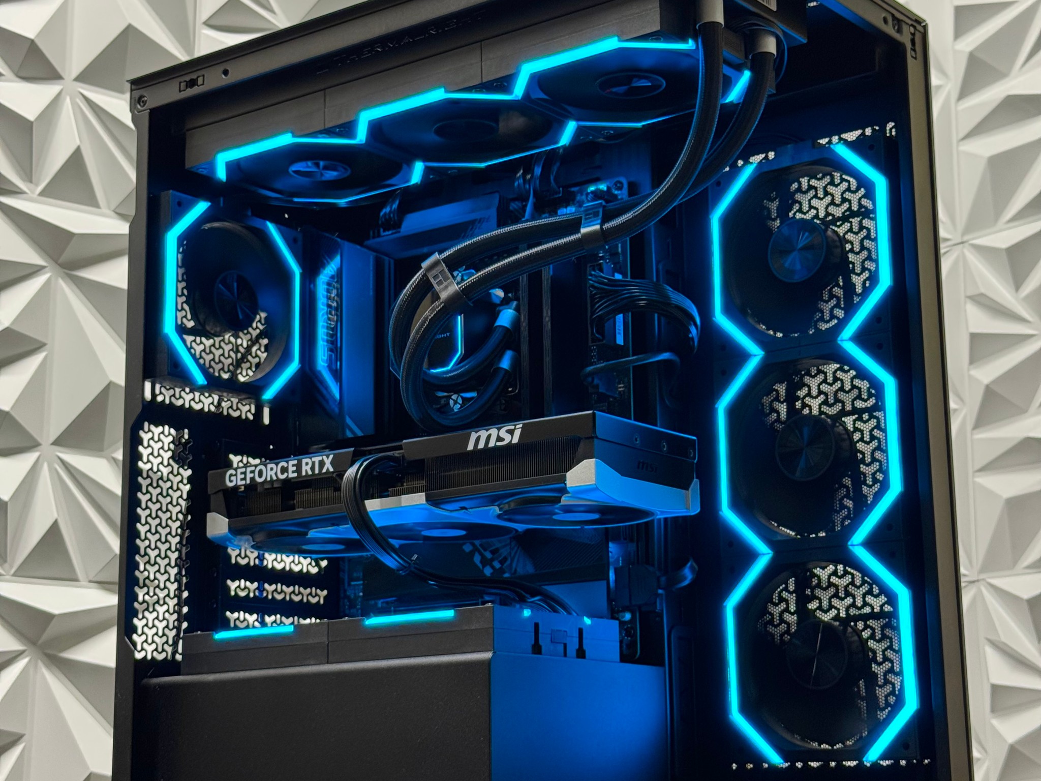 Ryzen 7 9850X3D / RTX 5070 Ti / 32GB 6400MTs DDR5 / 2TB Nvme ssd / 850w psu / X870E Motherboard