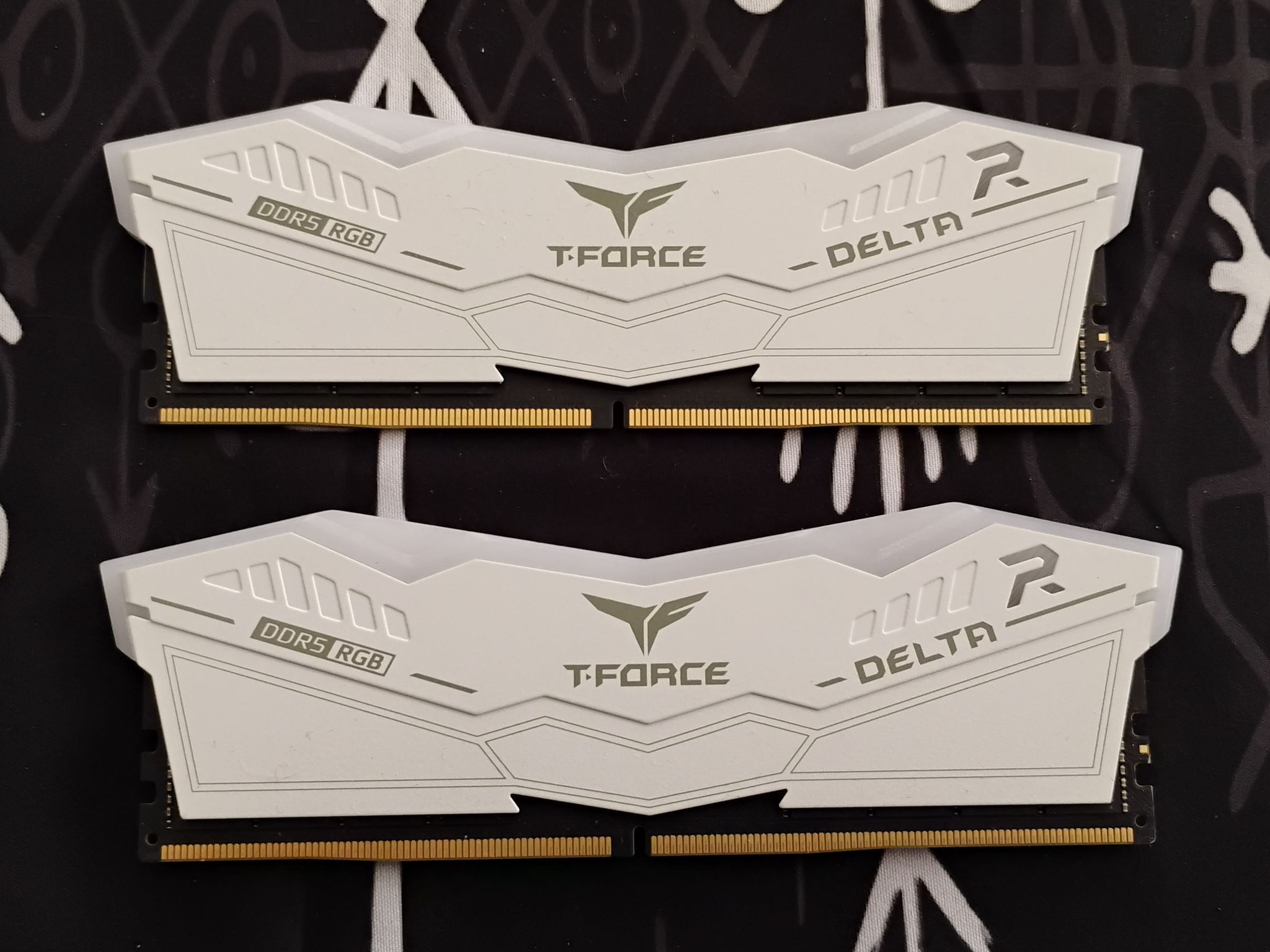 Team Group T-Force Delta RGB 64Gb DDR5 6000 (CL 38) Desktop Memory - White