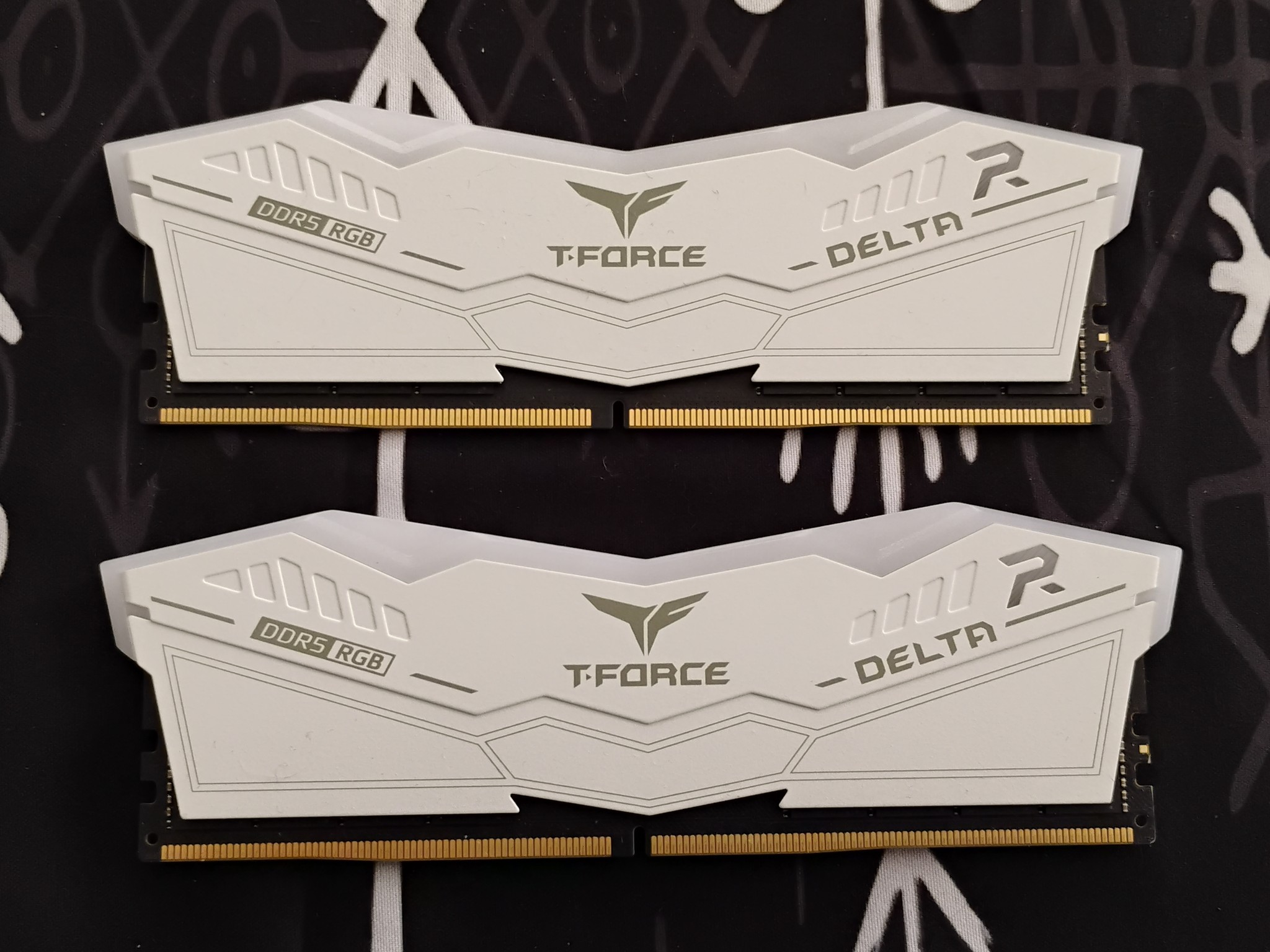 Team Group T-Force Delta RGB 64Gb DDR5 6000 (CL 38) Desktop Memory - White