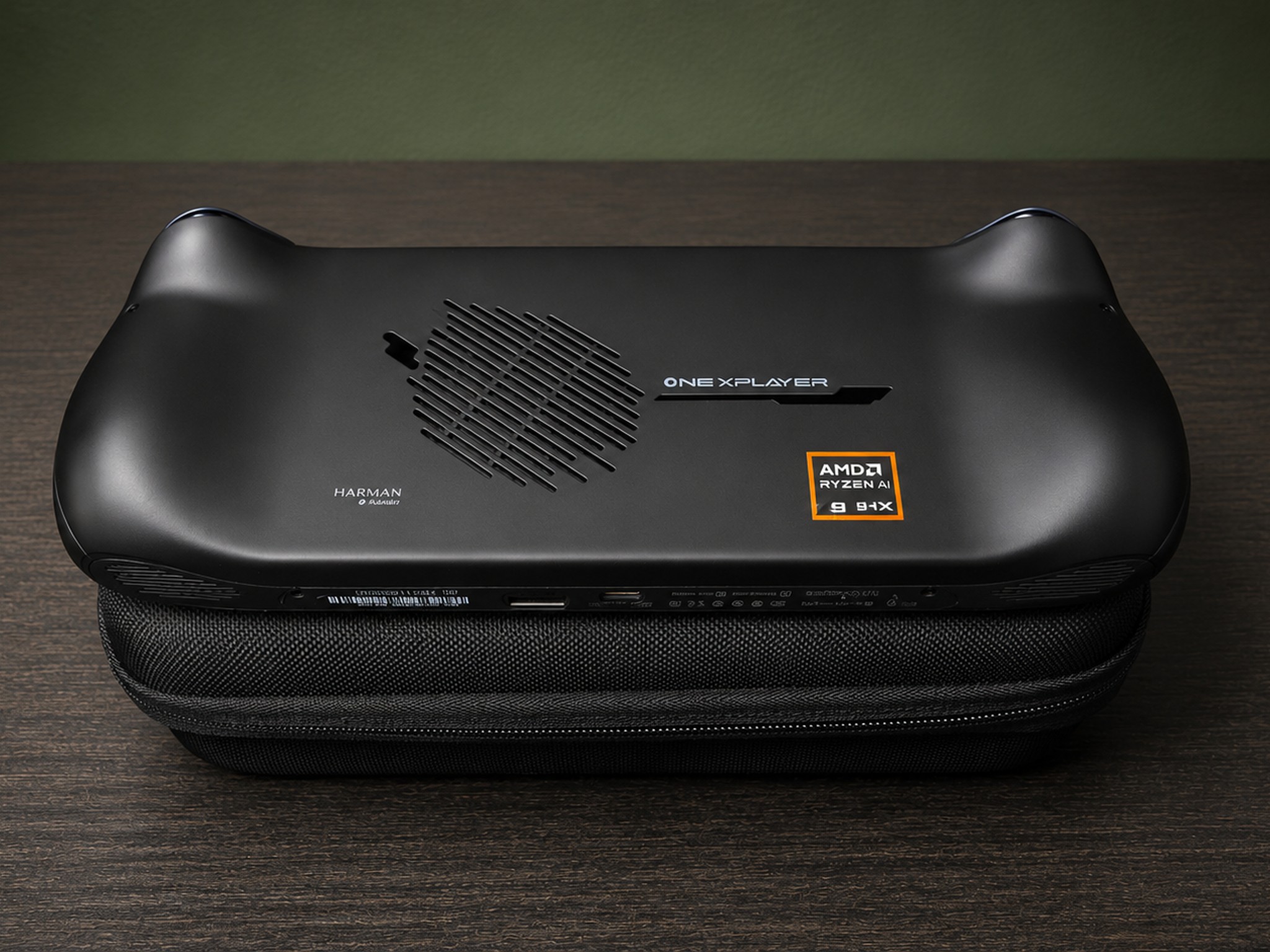 ONEXPLAYER OneXFly F1 Pro HX370 OLED 64GB RAM 4TB SSD + Case