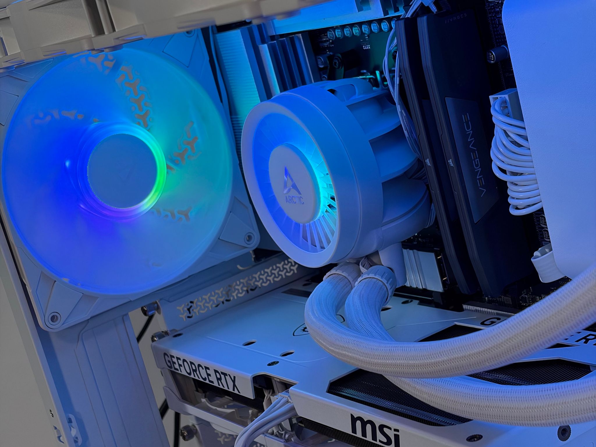 GeForce RTX 5080, Ryzen 7 9800X3D, 96GB RAM Gaming Beast