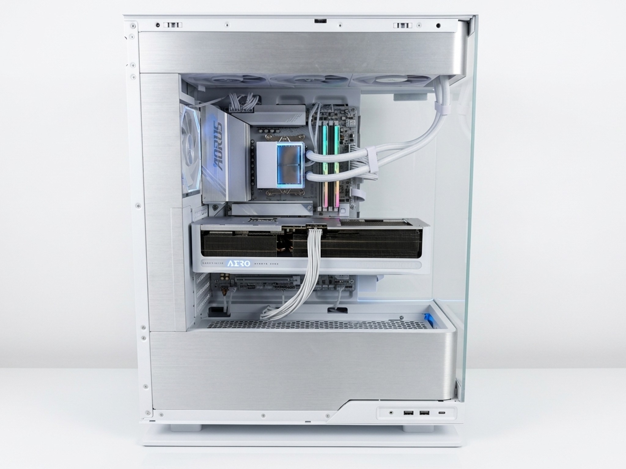 Phantek Evolv X2 - 9850X3D+5070 TI White 4k build