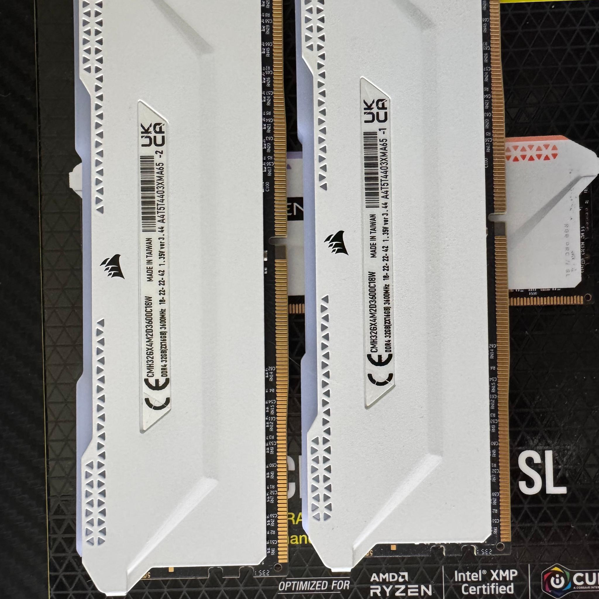 CORSAIR - VENGEANCE RGB PRO SL 32GB (2x16GB) DDR4 3600MHz C18 UDIMM Desktop Memory - White