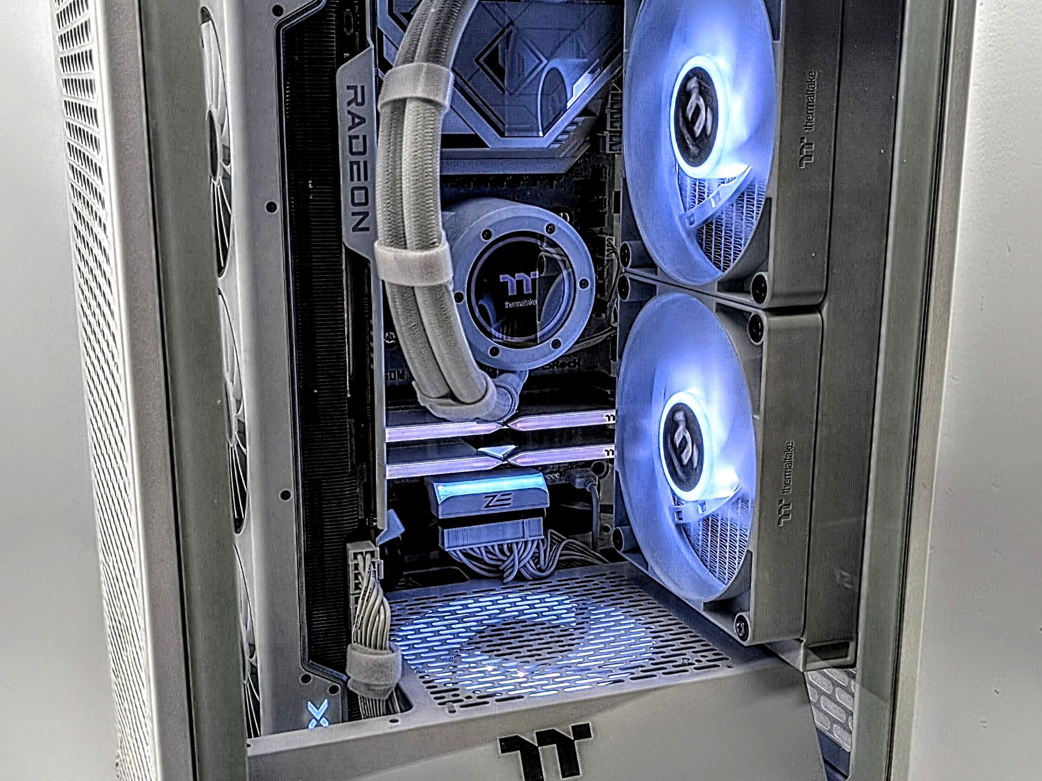 ☆★✮ Thermaltake White Out ✮★☆ All New