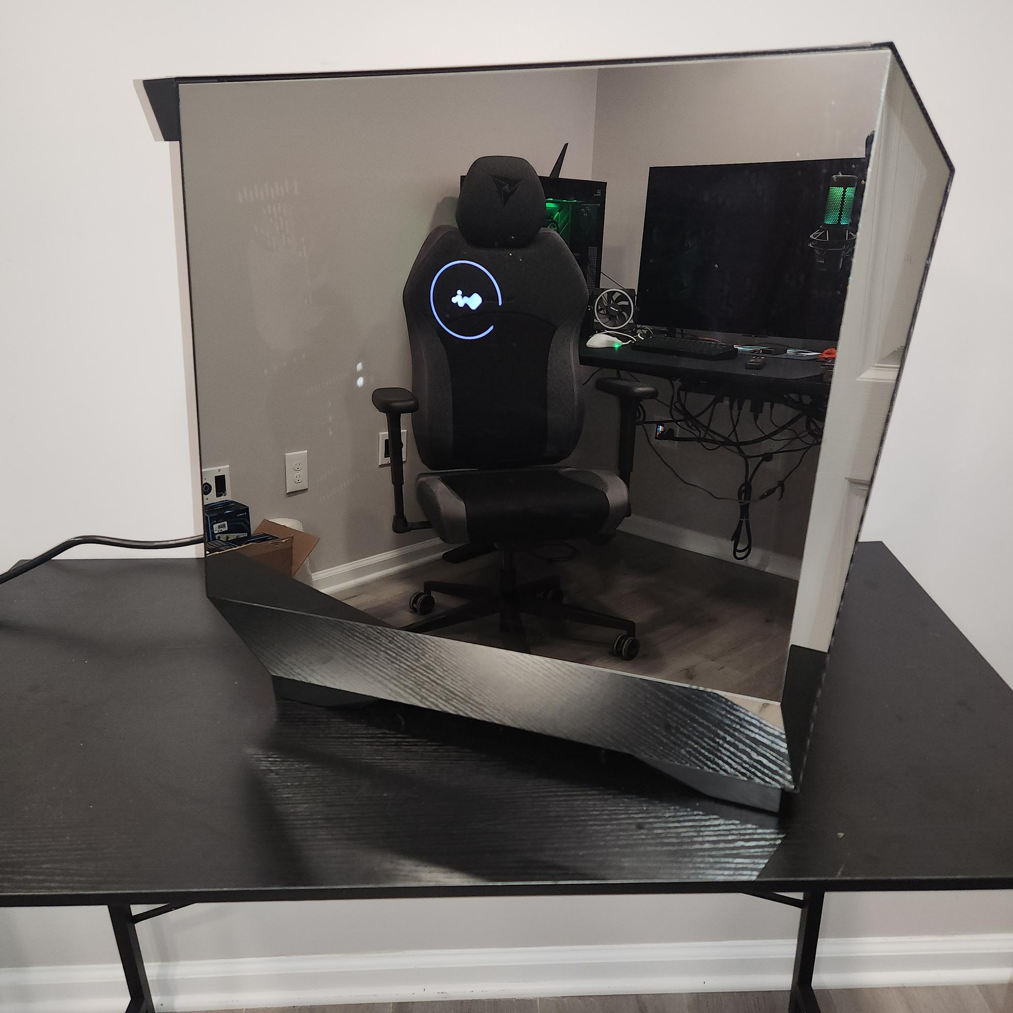 RTX 5070 4k gaming pc, built into a 2 way mirror gaming case!!!!!