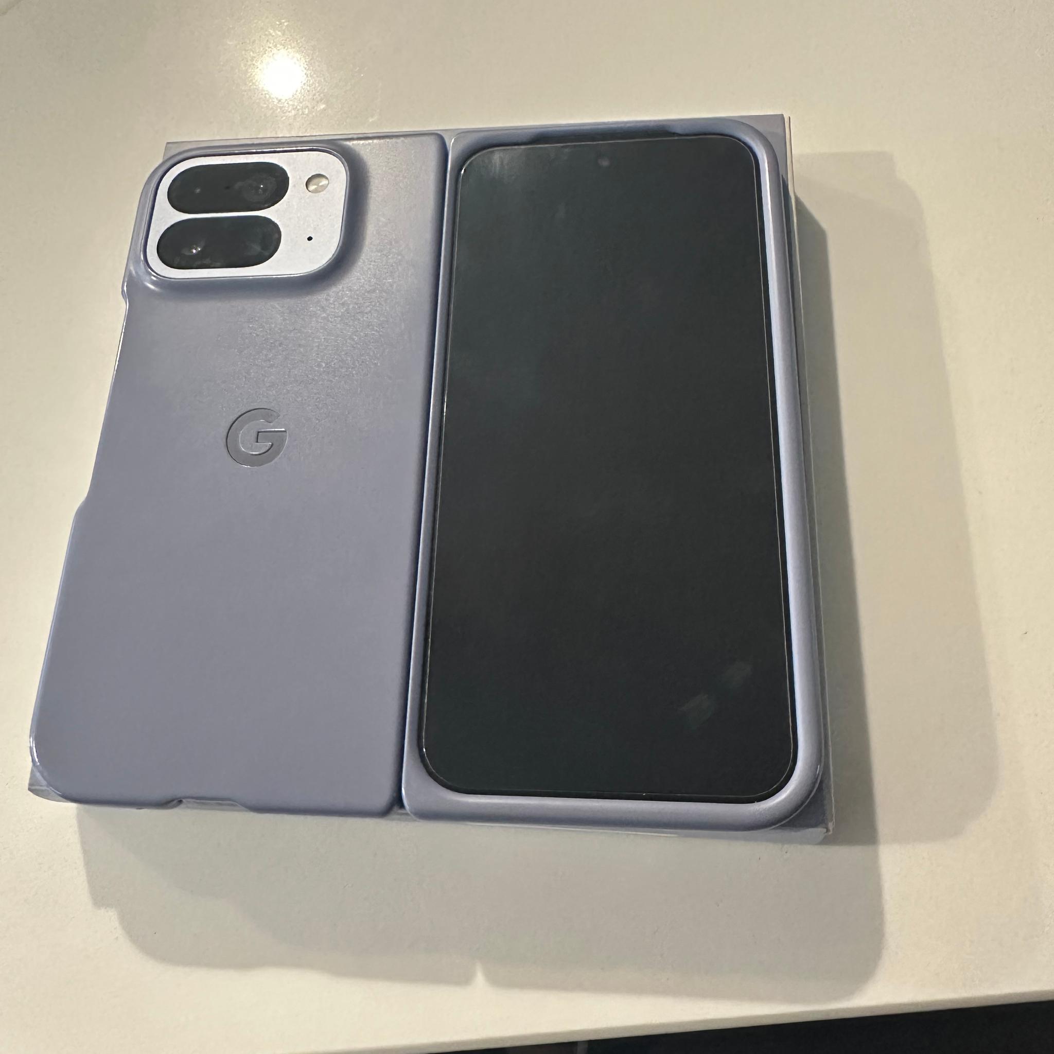 Unlocked Google Pixel 10 Pro Fold 256gb moonstone