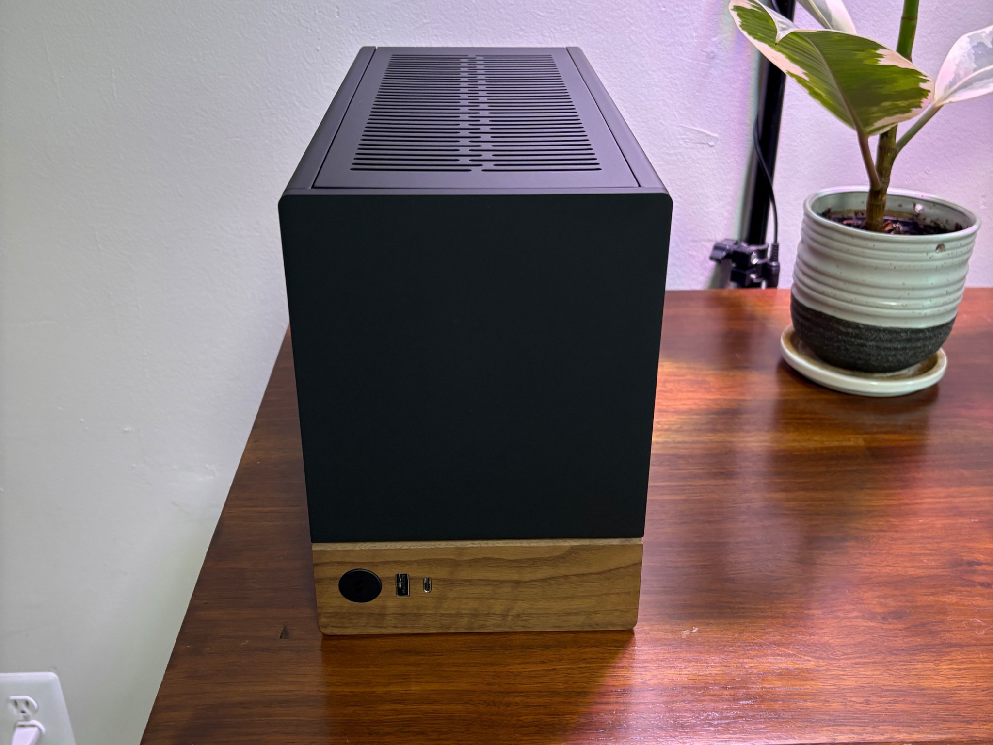 RTX 5070TI | Ryzen 7 7800X3D | 32GB DDR5 | 1.5TB SSD | 1000W PSU | 1x 120MM Fan | Fractal Terra ITX