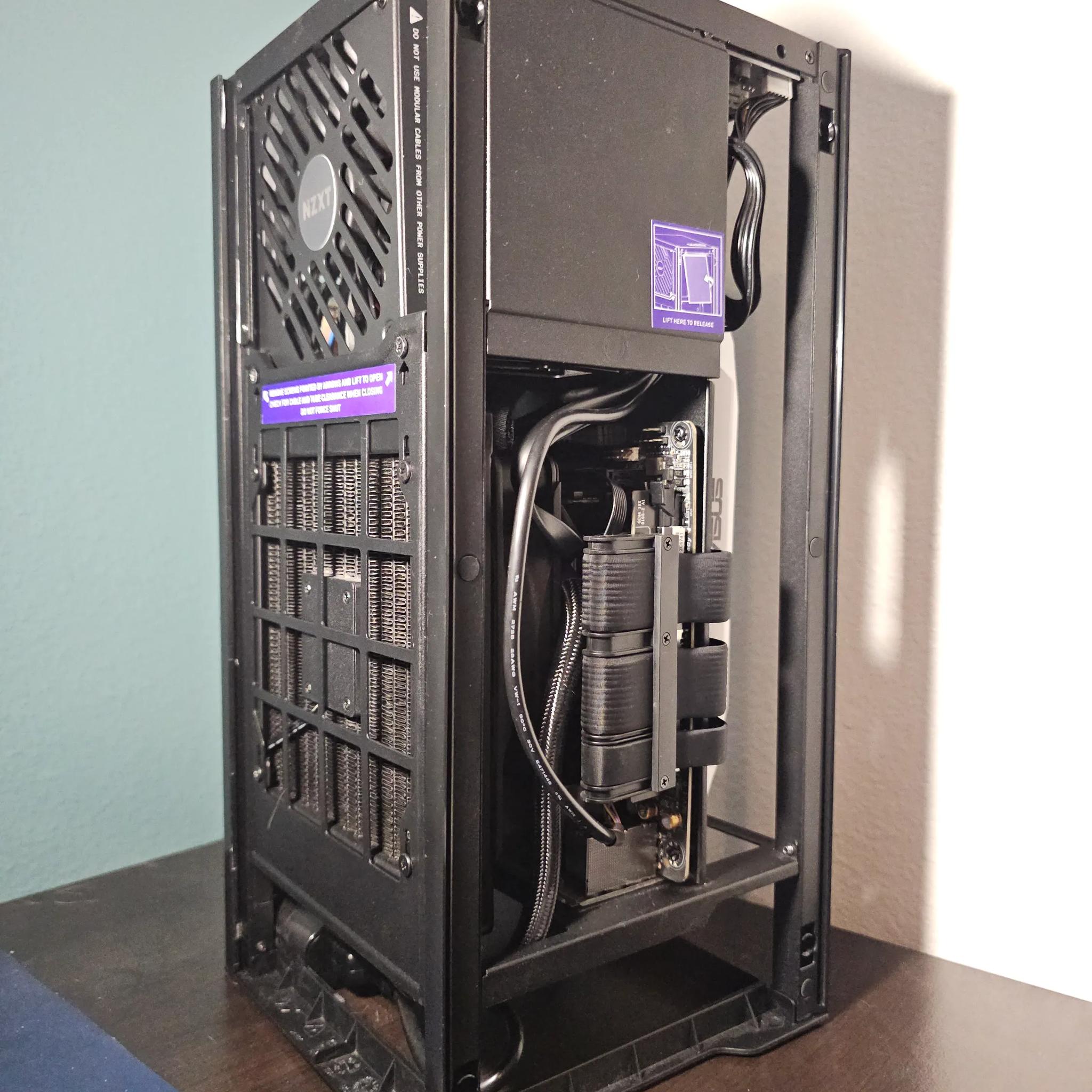 ITX White / i7 8700k / GTX 1070 8GB / 16GB DDR4 / 1TB SSD / Wi-Fi + BT / Watercooled