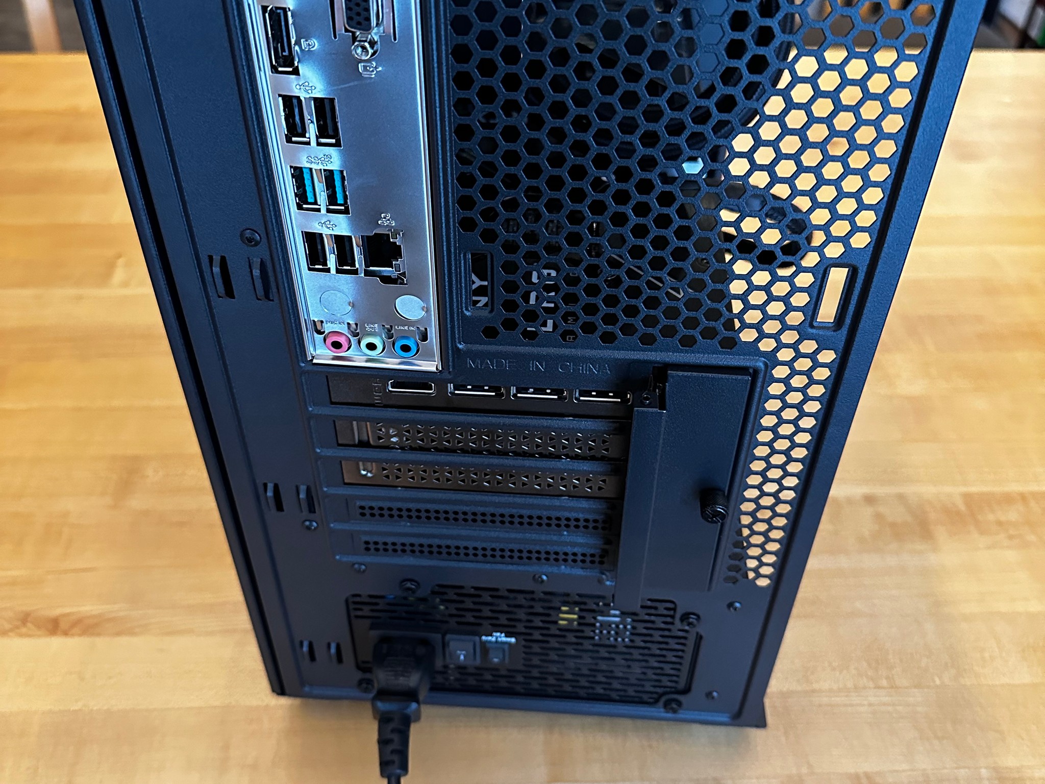 😎 🐱|RTX 4070ti, i5-12600k, 32gb DDR4, 2tb NVMe WiFi Equipped, AIO Cooled Gaming PC!