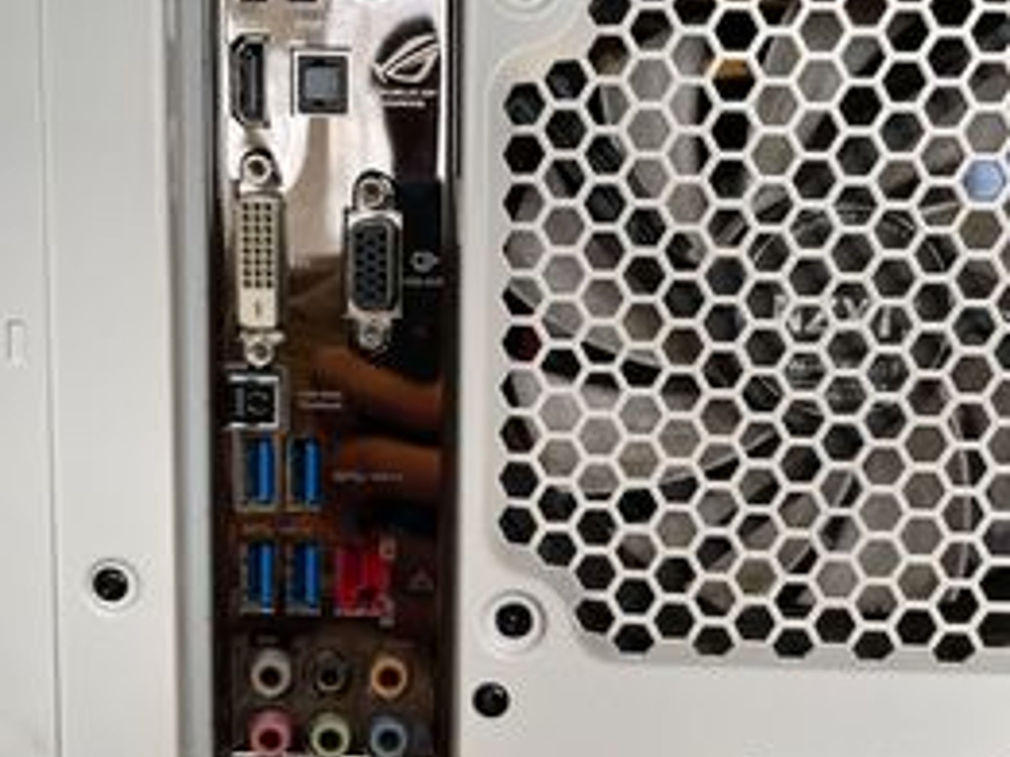 Unique Case Custom PC with EVGA SuperClocked black edition 1070