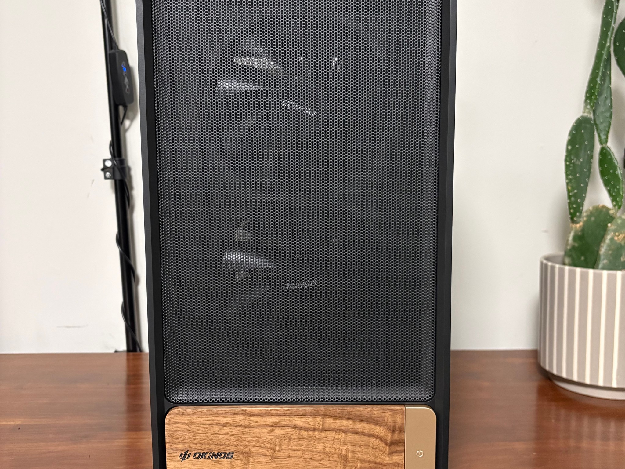 RTX 5070 Ti | Ryzen 5 7600X3D | 32GB DDR5 | 2TB NVMe | ATX 3.1 850W | Okionos Air Cross (ATX)
