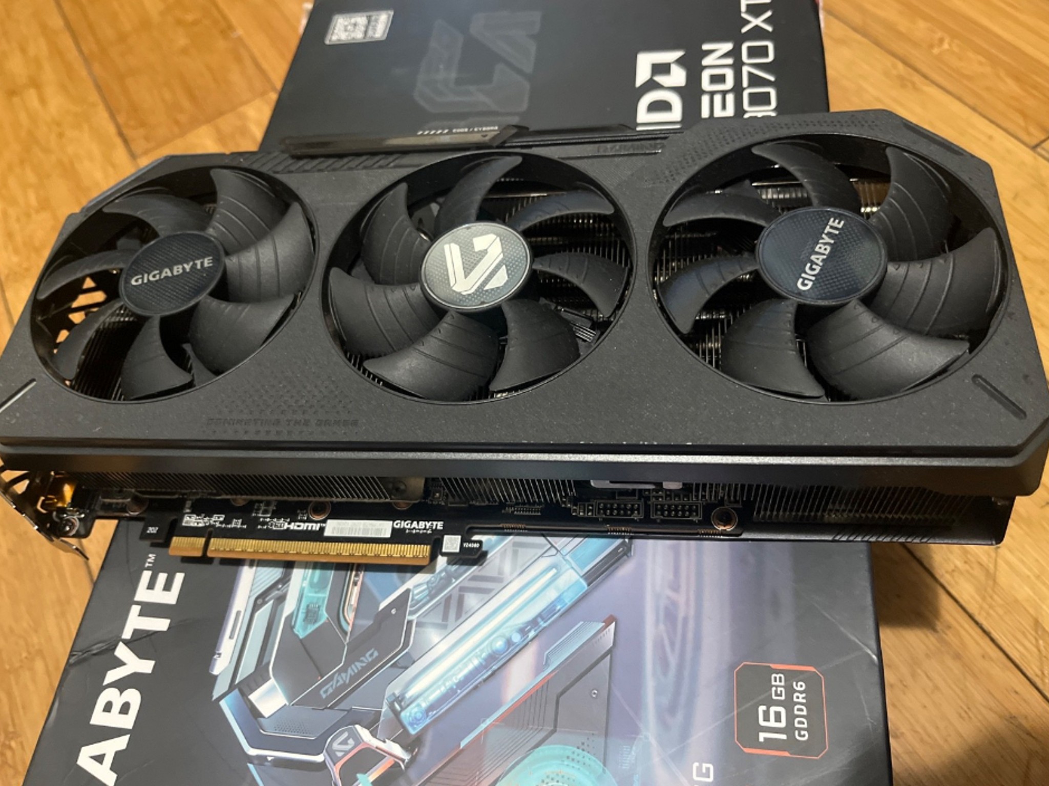 GIGABYTE RX 9070 XT GAMING OC 16G