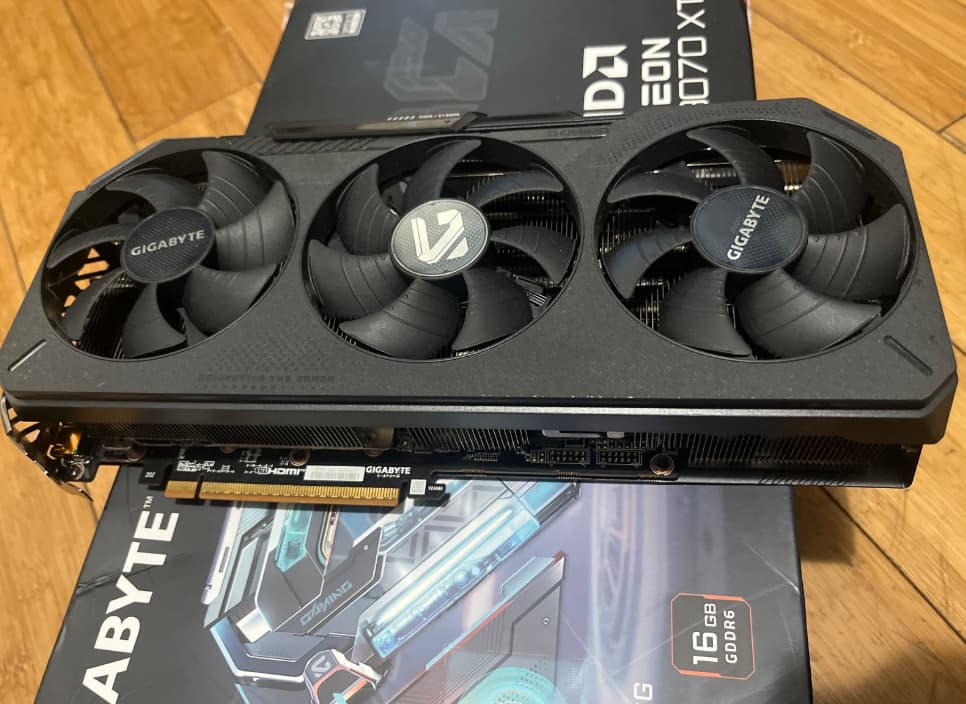 GIGABYTE RX 9070 XT GAMING OC 16G