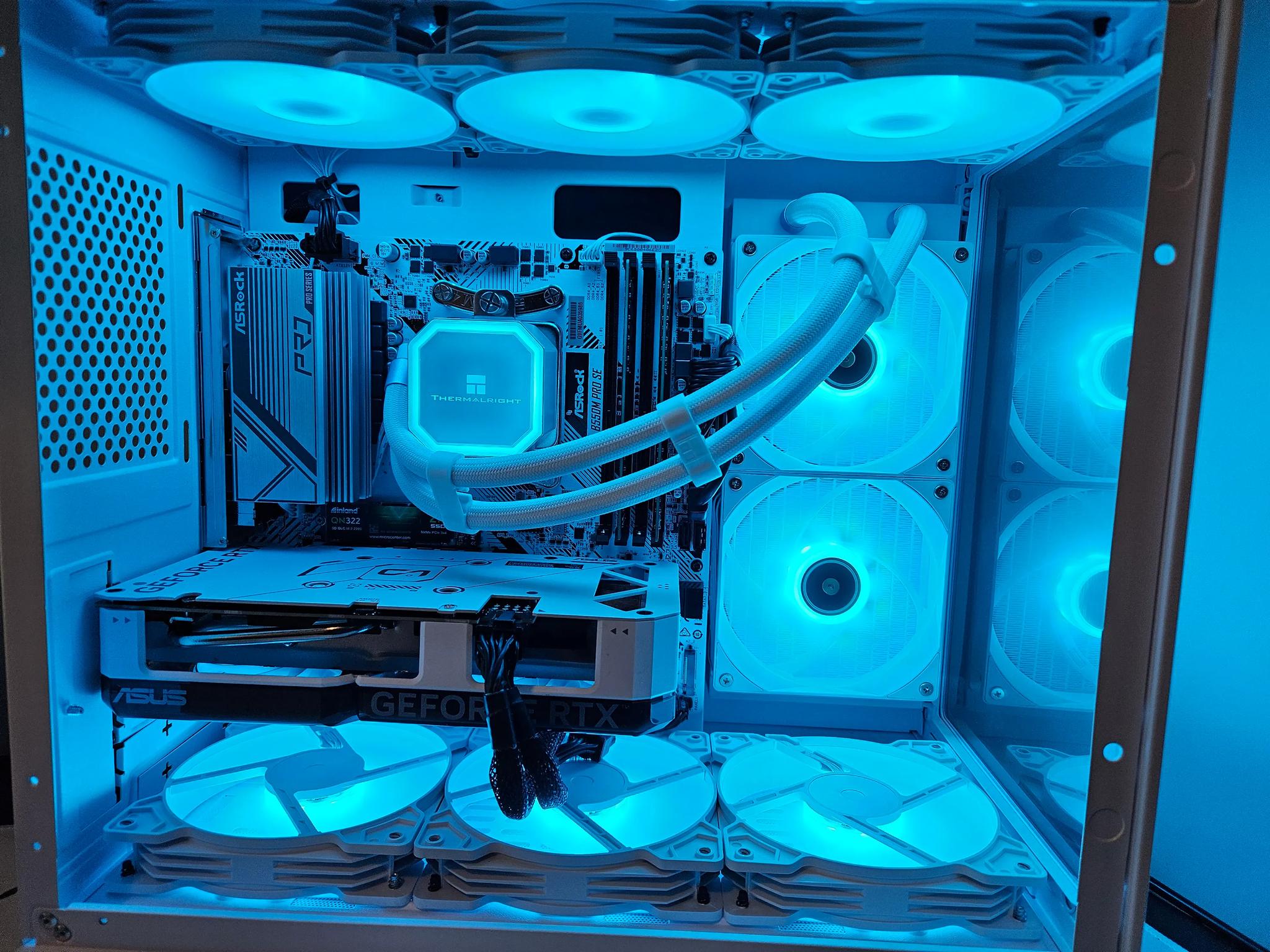 Arctic beast Ryzen 5 5600X / 32GB / 2TB / RTX 4060