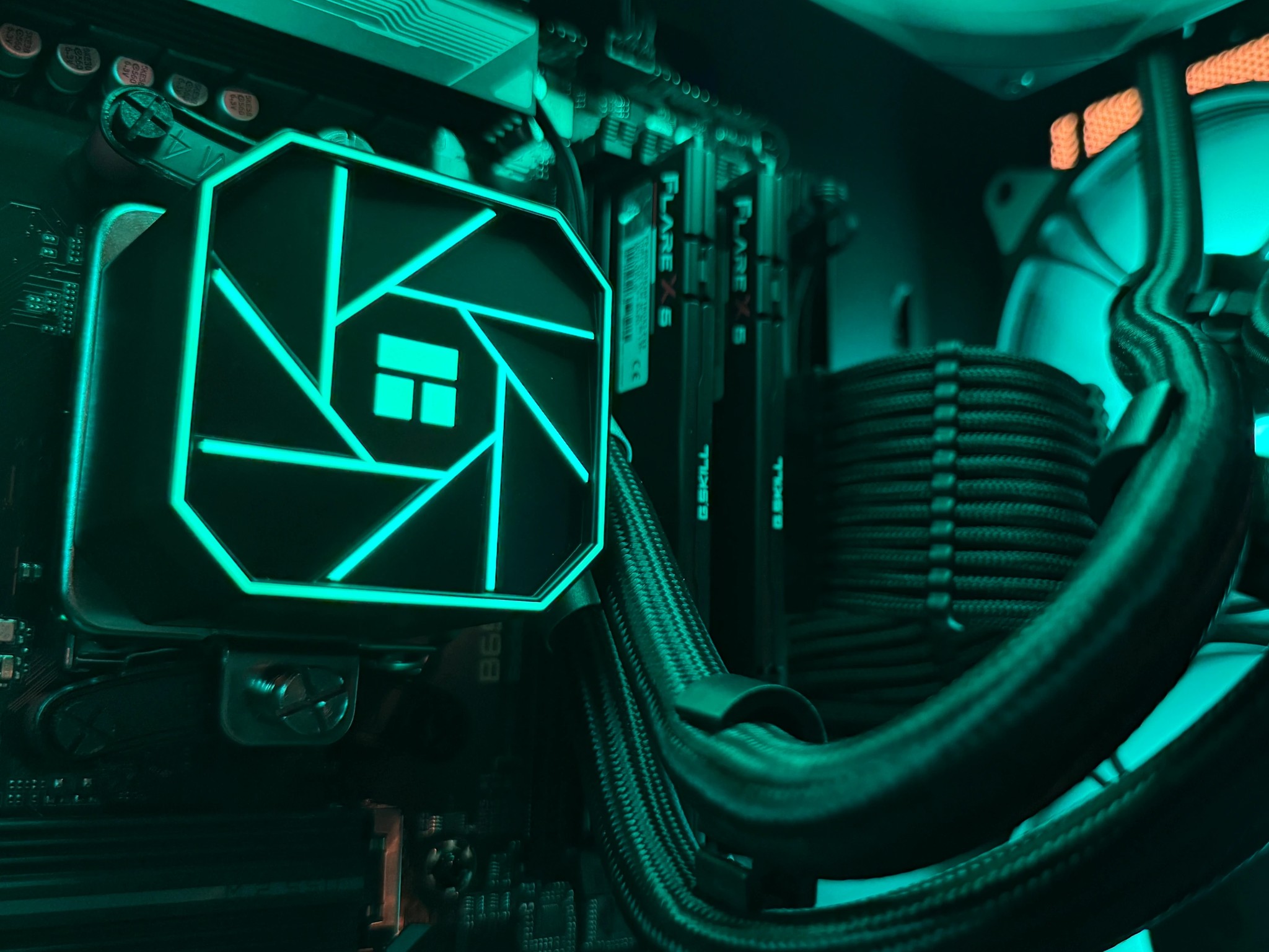 ❇️Emerald❇️ RTX 4070 Super / AMD R7 7700X / 1TB NVME / 32GB DDR5 RAM / 240 AIO / Windows 11 Pro